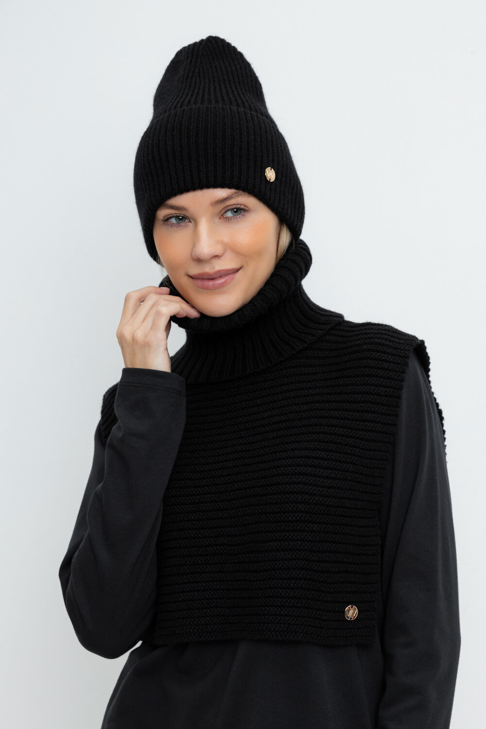 ст. цена1375руб.! VERY NEAT Шапка ЕВ 205/24шчерный