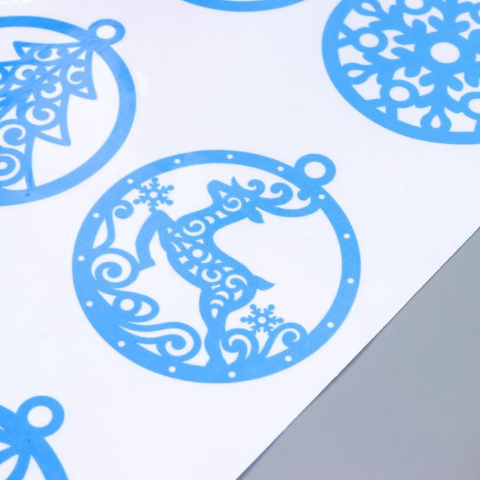 Декоративные наклейки новогодние «Подвески: ёлочные игрушки голубые», прозрачный фон, 30×50 см