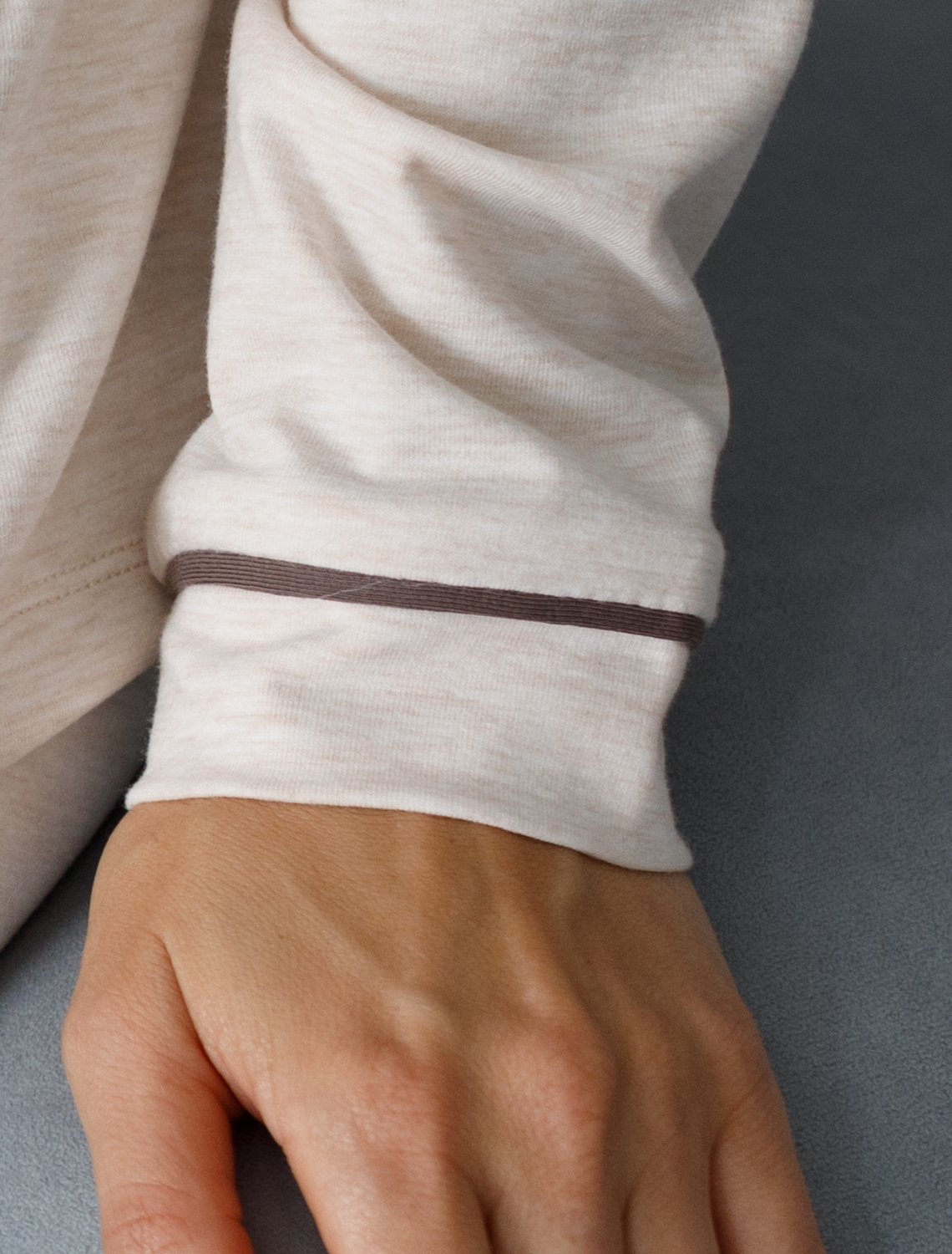 Ст.цена 1750р Блузка из эластичного хлопка с контрастным кантом D49.052 бежевый меланж