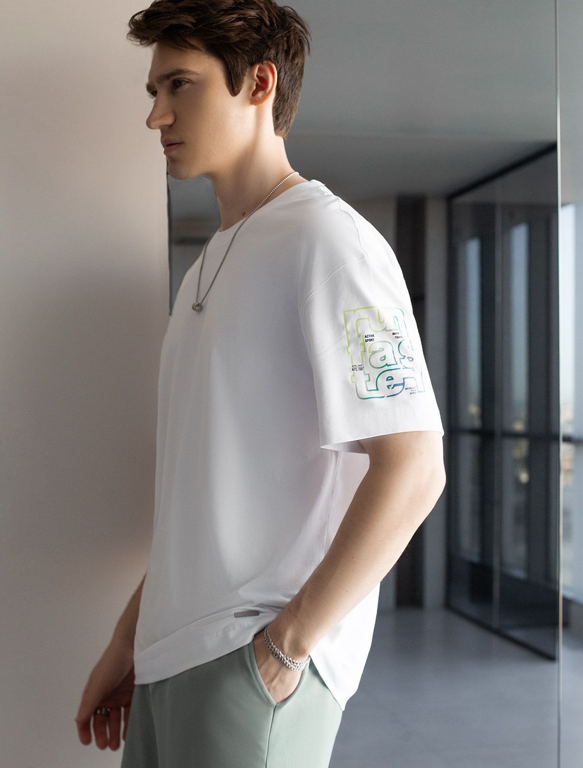 Ст.цена 1190р Свободная футболка с авторским принтом U49.048 белый_run faster