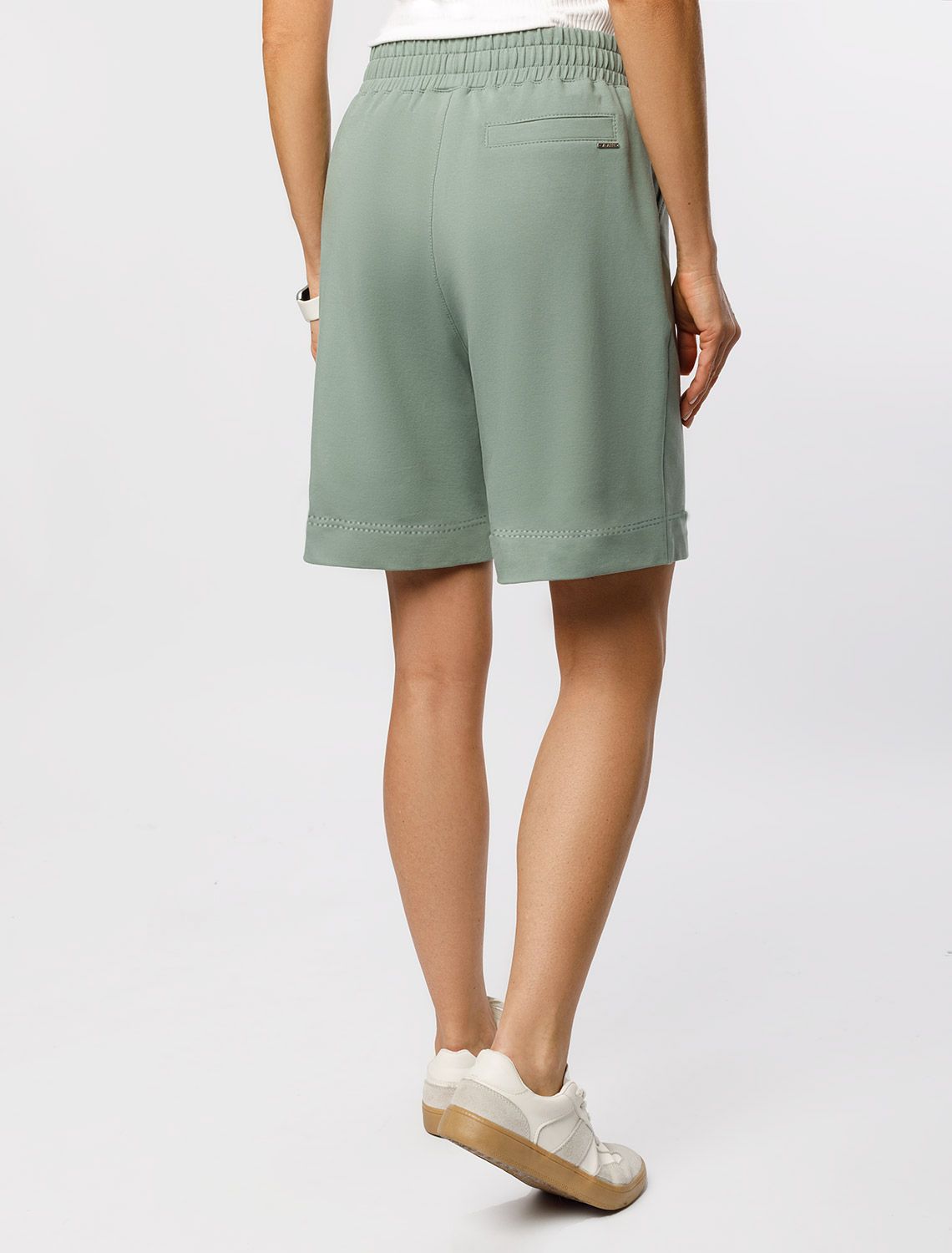 Ст.цена 1790р Шорты из тонкого премиального футера с эластаном D48.010 св.оливковый