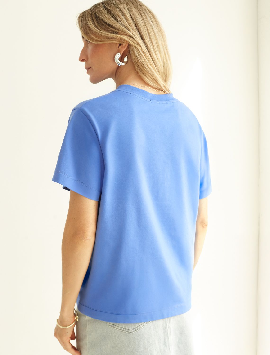 Ст.цена 1390р Футболка из премиального хлопка с авторским принтом D49.098 васильковый_фрукты