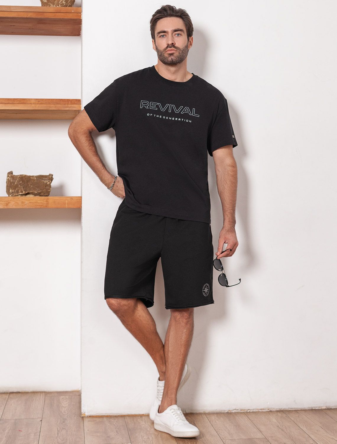 Ст.цена 1190р Свободная футболка с авторским принтом U49.048 черный_revival