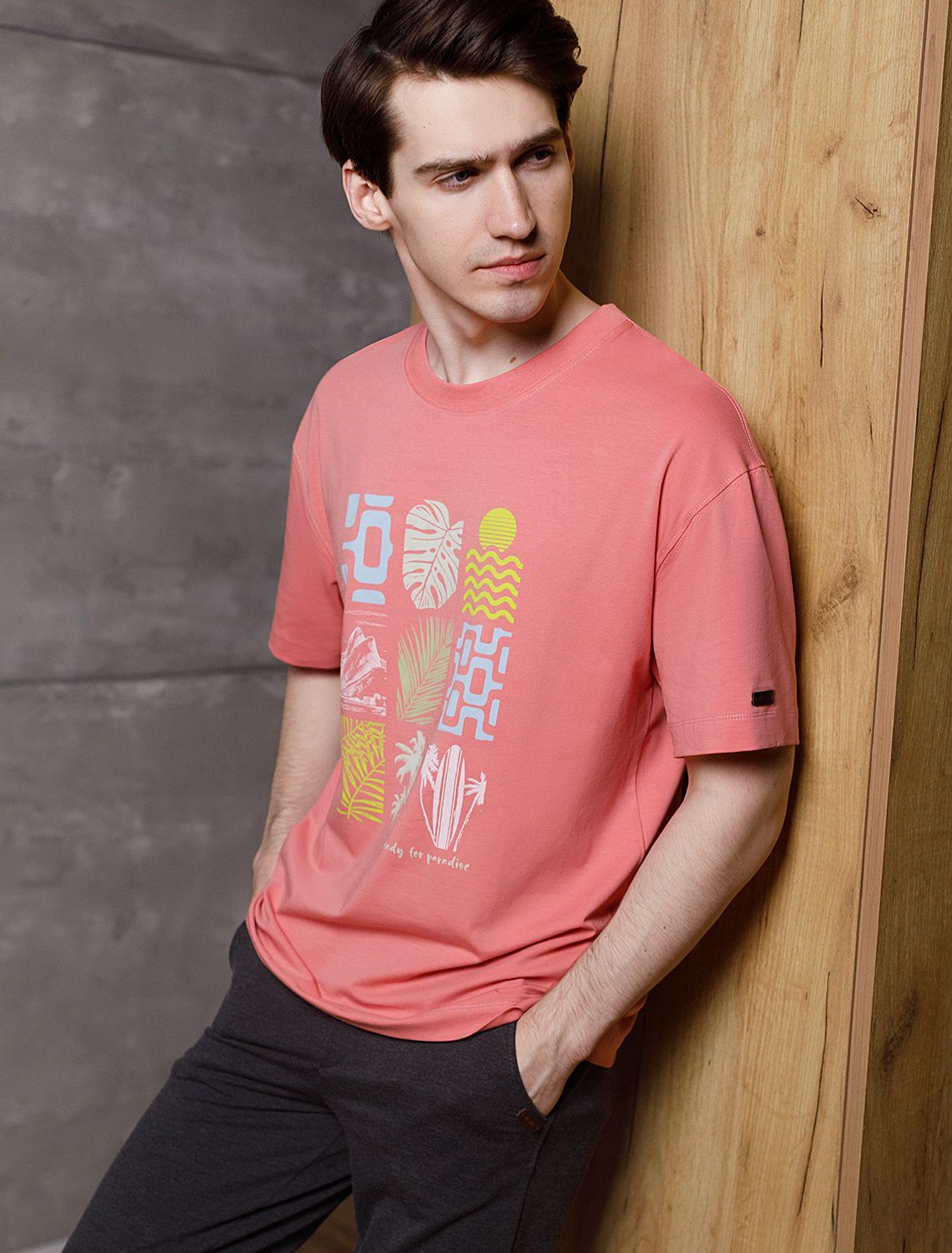 Ст.цена 1190р Свободная футболка с авторским принтом U49.048 коралловый_ready for paradise