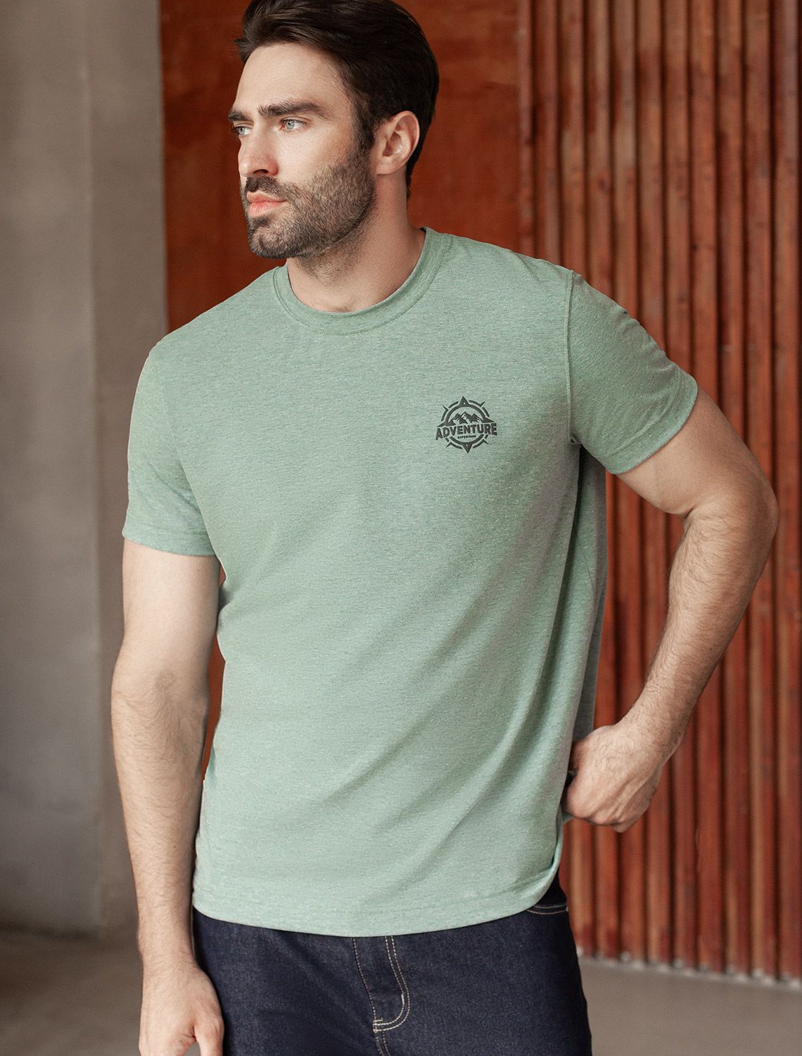 Ст.цена 1190р Футболка из премиального хлопка с авторским принтом U49.045 св.оливковый меланж_adventure