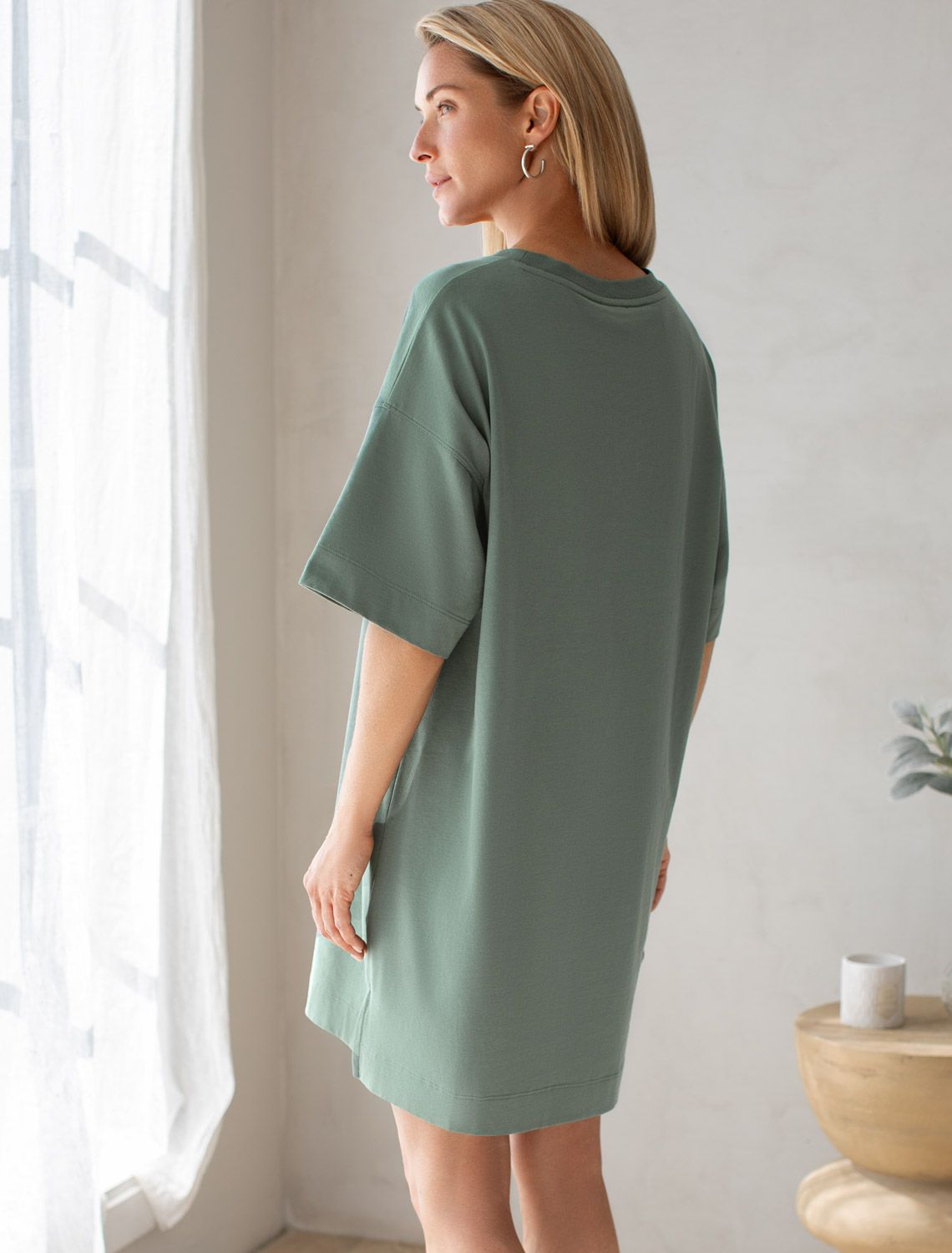 Ст.цена 1690р Платье из премиального хлопка с вышивкой на рукаве D42.090 св.оливковый