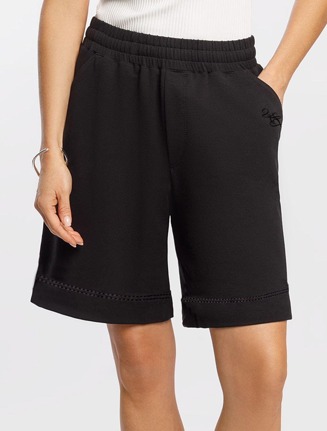 Ст.цена 1790р Шорты из тонкого премиального футера с эластаном D48.010 черный