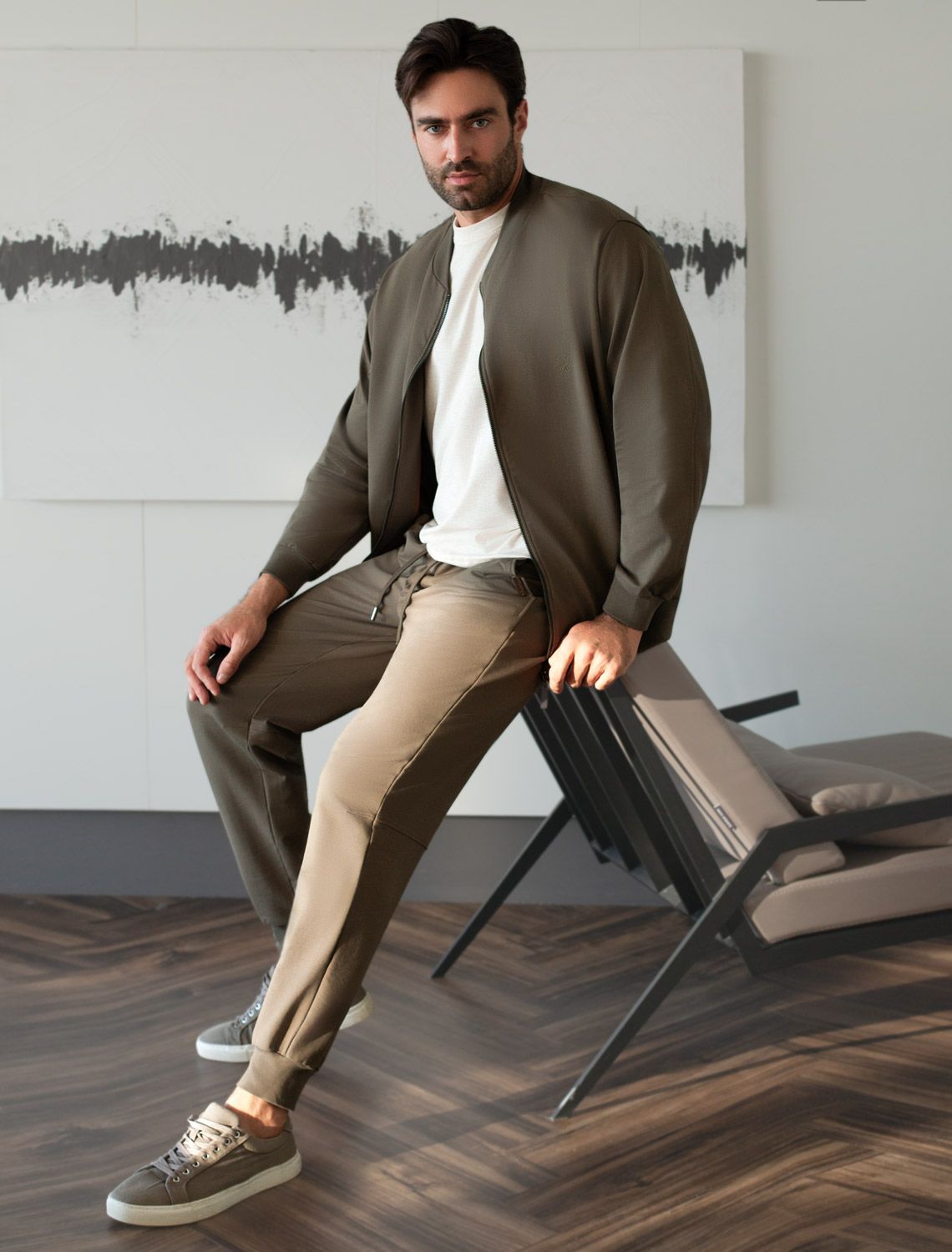 Ст.цена 1990р Брюки из тонкого футера с карманом на молнии U44.005 хаки