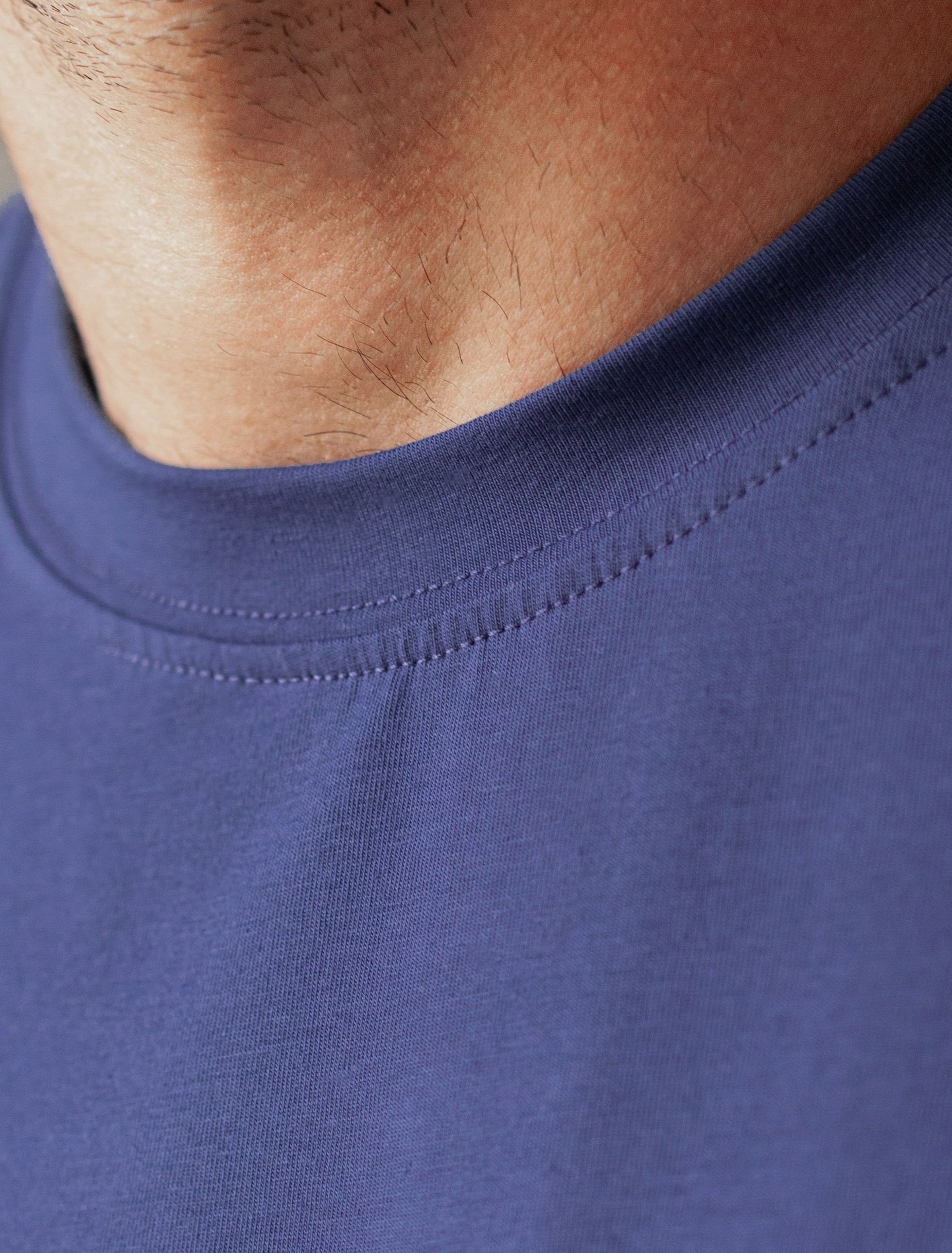 Ст.цена 1190р Футболка из премиального хлопка с авторским принтом U49.045 т.синий_ocean