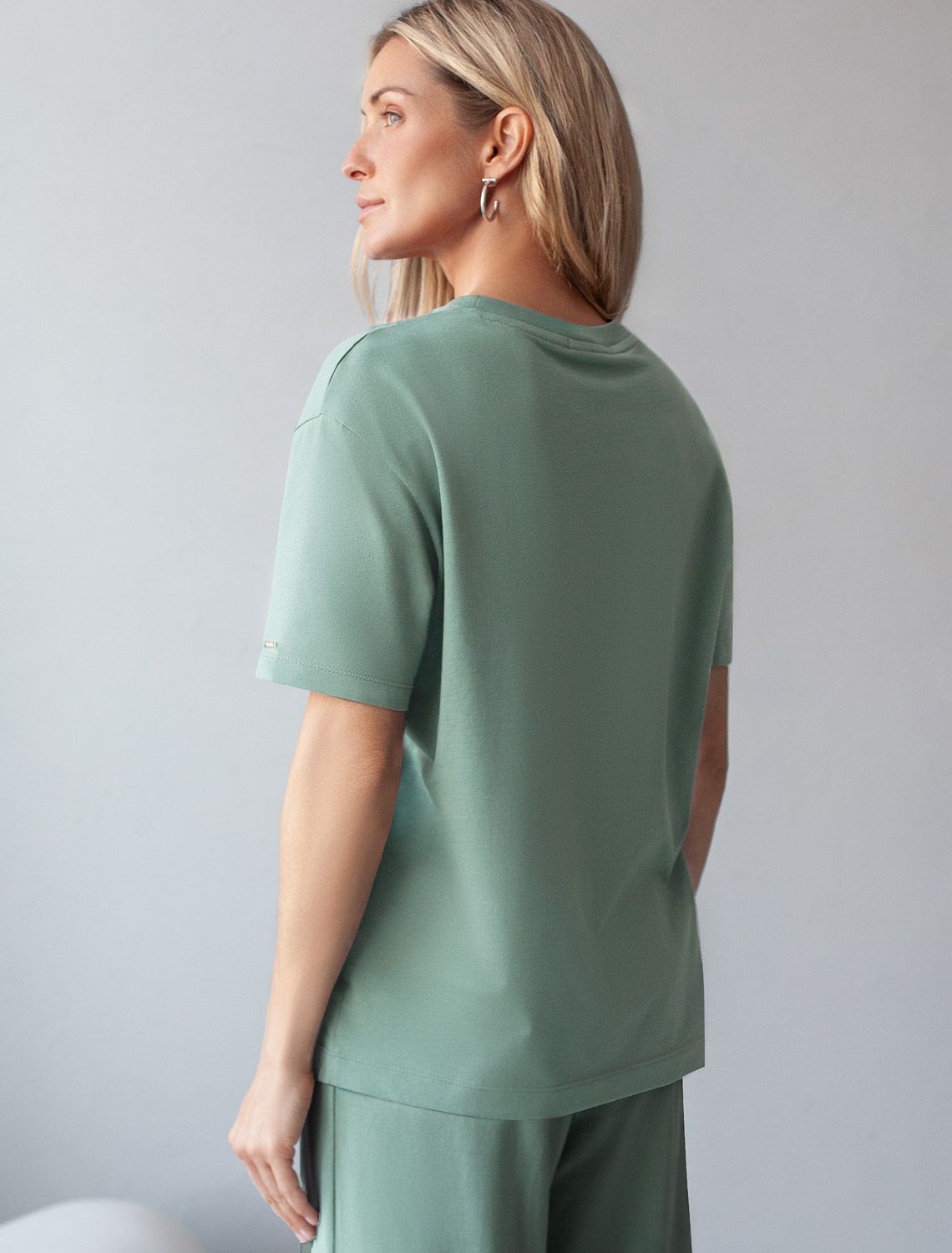 Ст.цена 1250р Футболка с принтом свободная эластичная из премиального хлопка D49.136 св.оливковый_wings