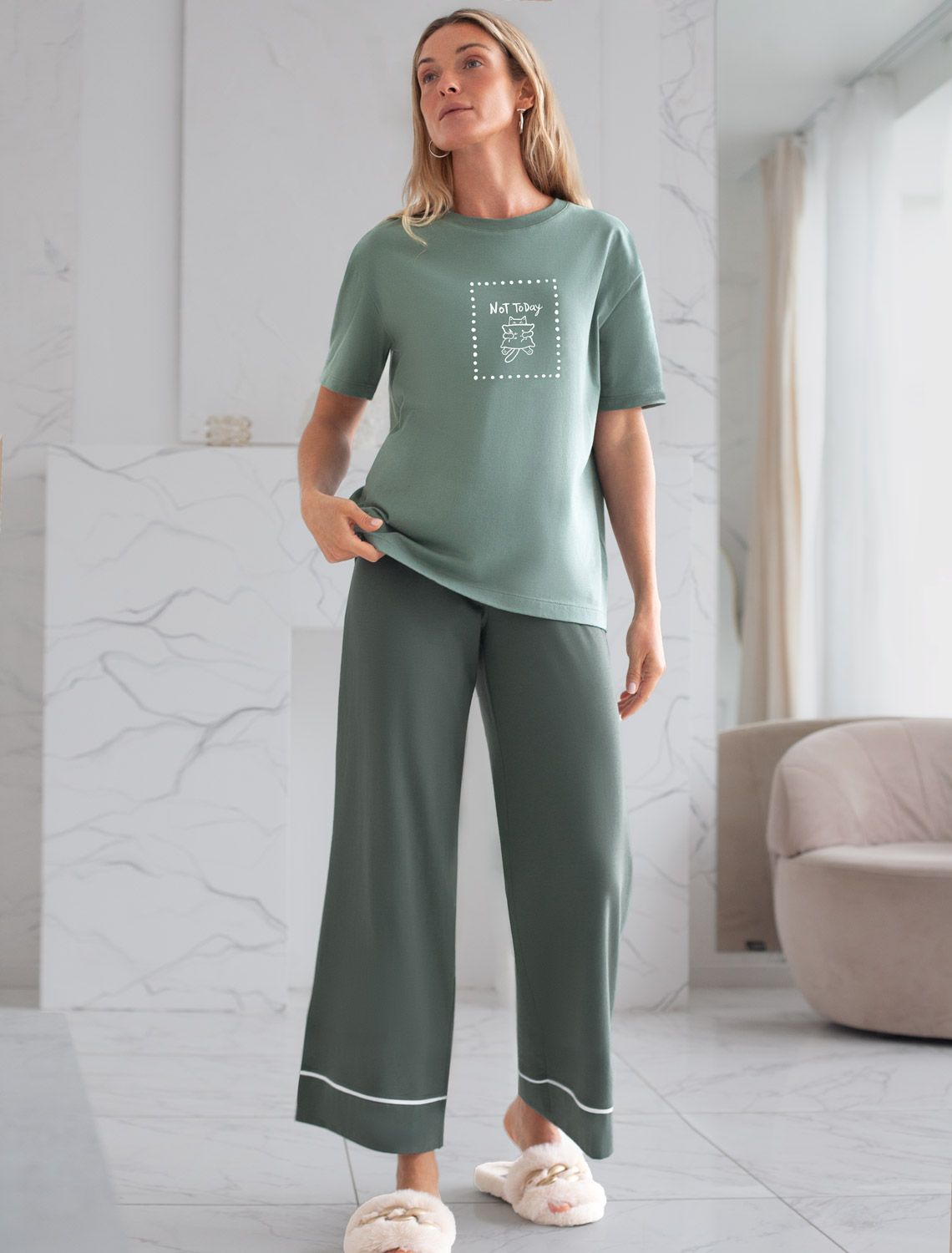 Ст.цена 1190р Футболка с принтом свободная эластичная из премиального хлопка D49.136 св.оливковый_not today