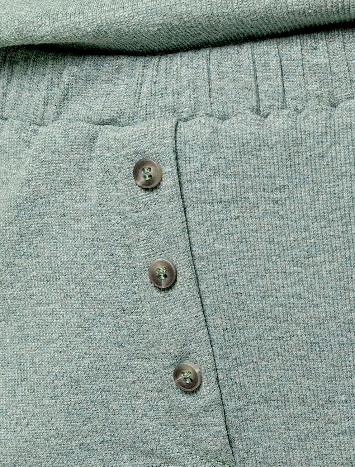 Ст.цена 890р Шорты из фактурного трикотажа в рубчик D48.007 оливковый меланж