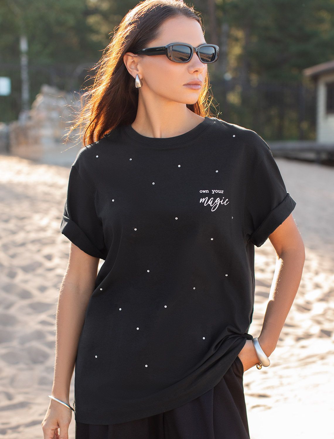 Ст.цена 1590р Удлиненная футболка over-size с принтом стразами D49.978 черный_own your magic