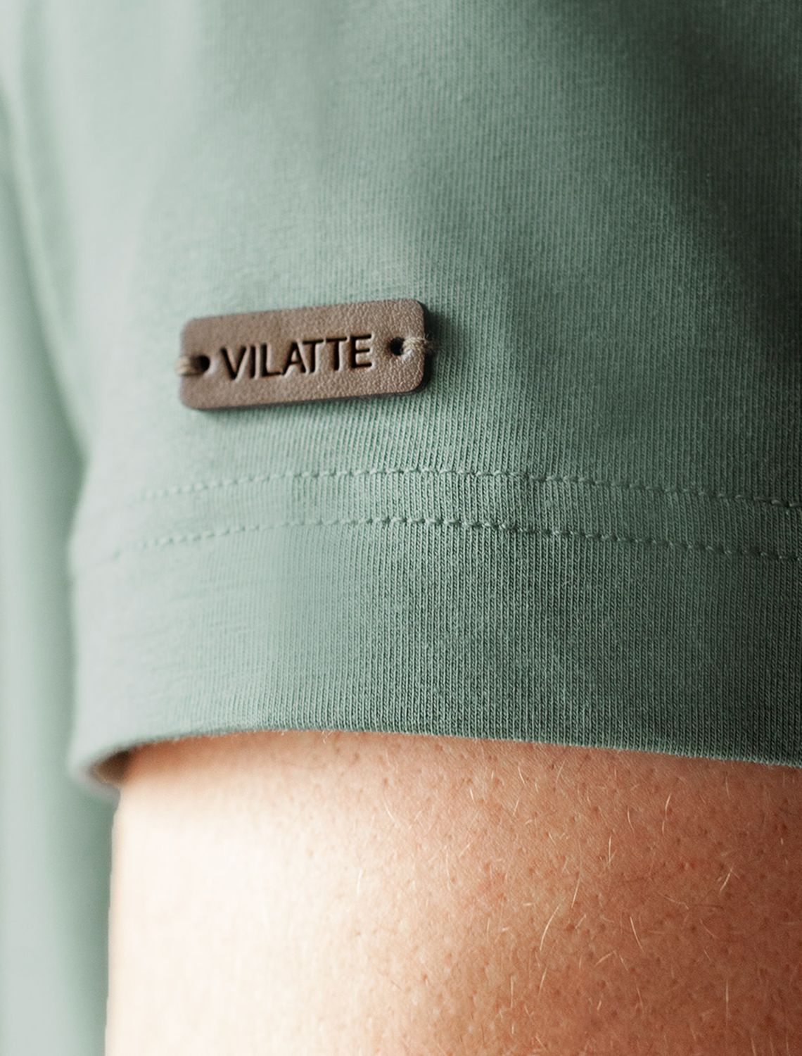 Ст.цена 1190р Футболка из премиального хлопка с авторским принтом U49.045 св.оливковый_shark