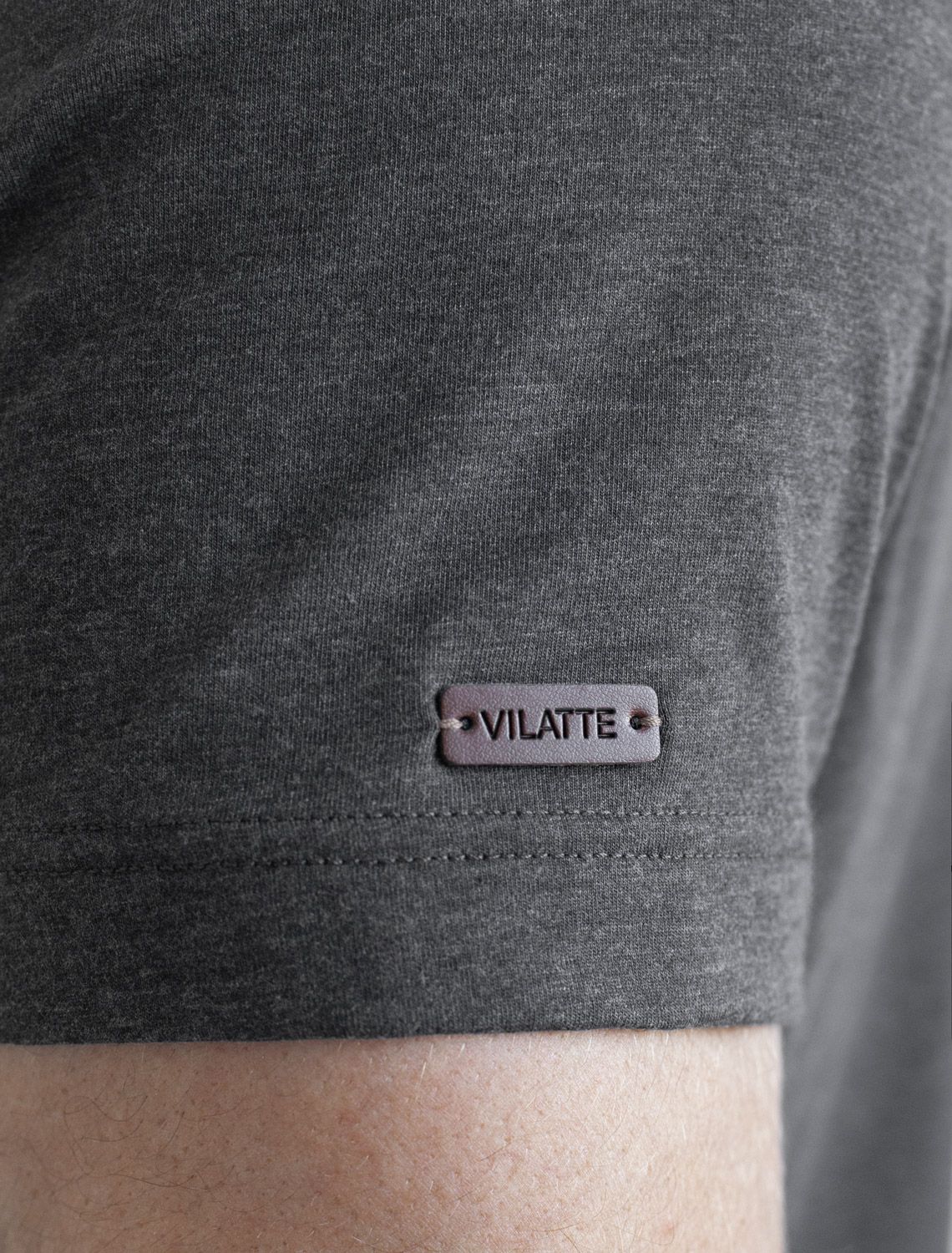 Ст.цена 1190р Футболка из премиального хлопка с авторским принтом U49.045 т.серый меланж_adventure