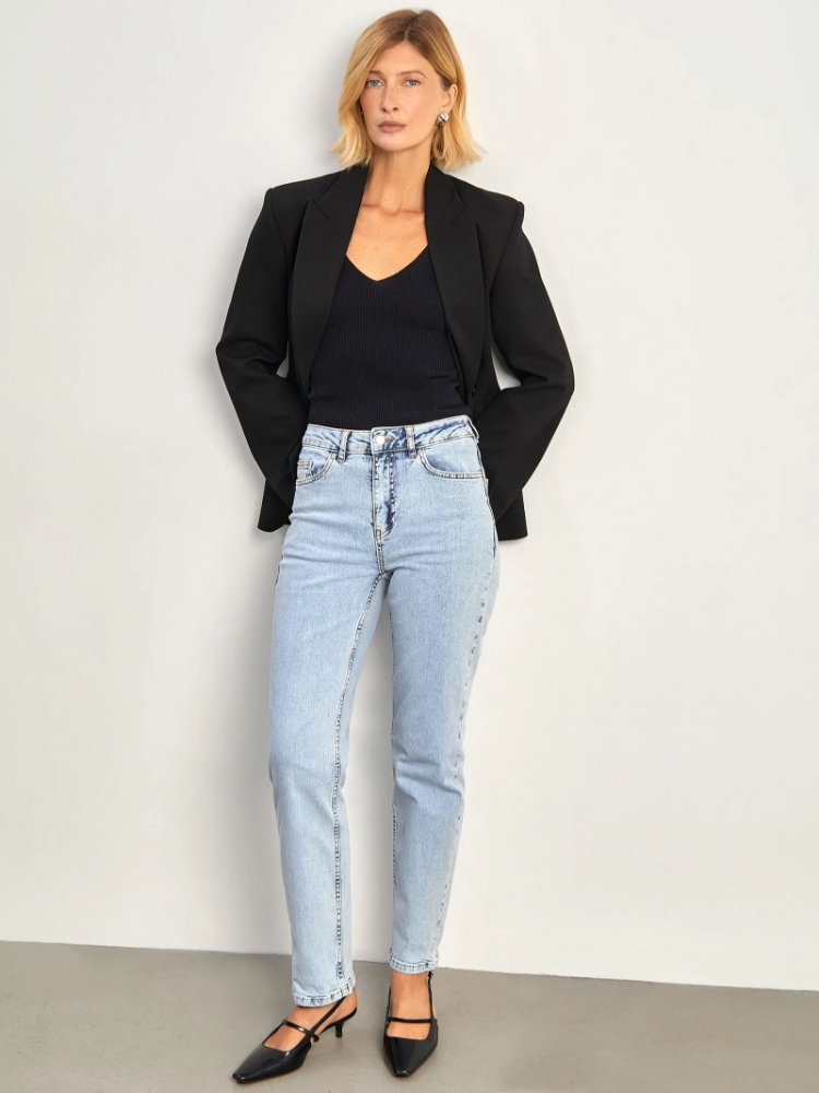 Джинсы прямые ,
98% хлопок, 2% эластан ,