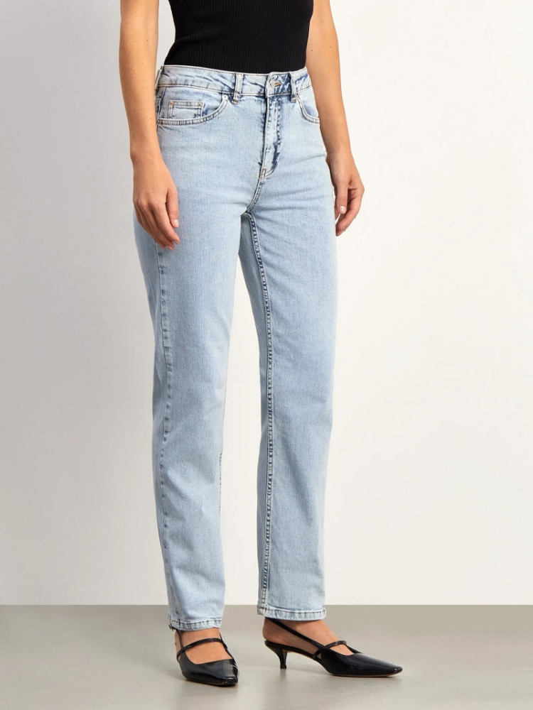 Джинсы прямые ,
98% хлопок, 2% эластан ,