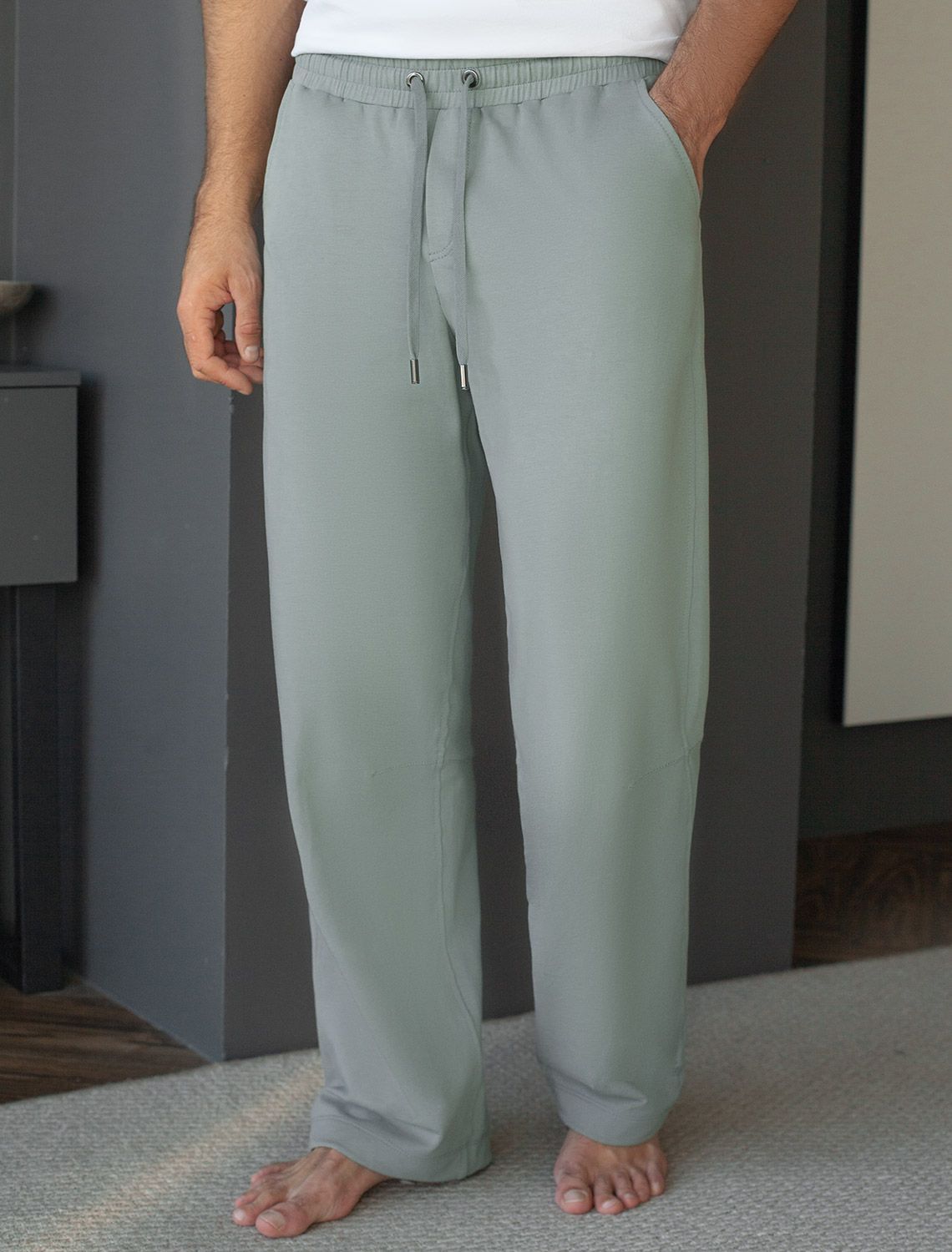 Было:2190руб. Акция НГ!1860руб. Брюки прямые на резинке из футера двухнитки с эластаном с затяжкой по низу