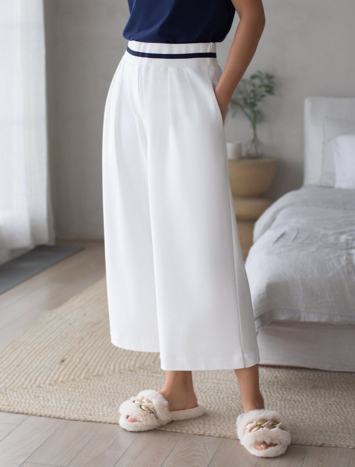 Было:2390руб. Акция НГ!2030руб. Укороченные широкие брюки из эластичного футера двухнитки