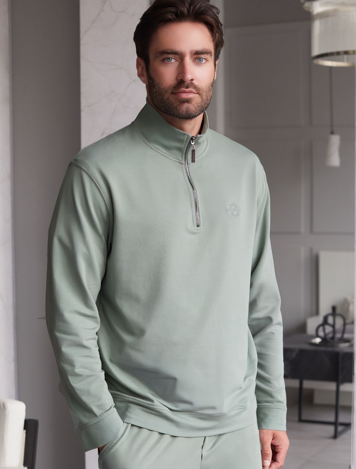 Было:1990руб. Акция НГ!1690руб. Свитшот с воротом стойкой на молнии из эластичного футера двухнитки