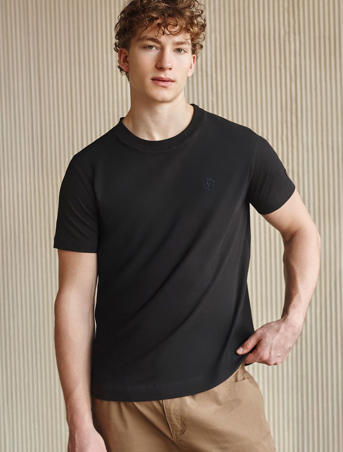 Было:1190руб. Акция НГ!1010руб. Футболка базовая полуприлегающая из премиального хлопка с эластаном