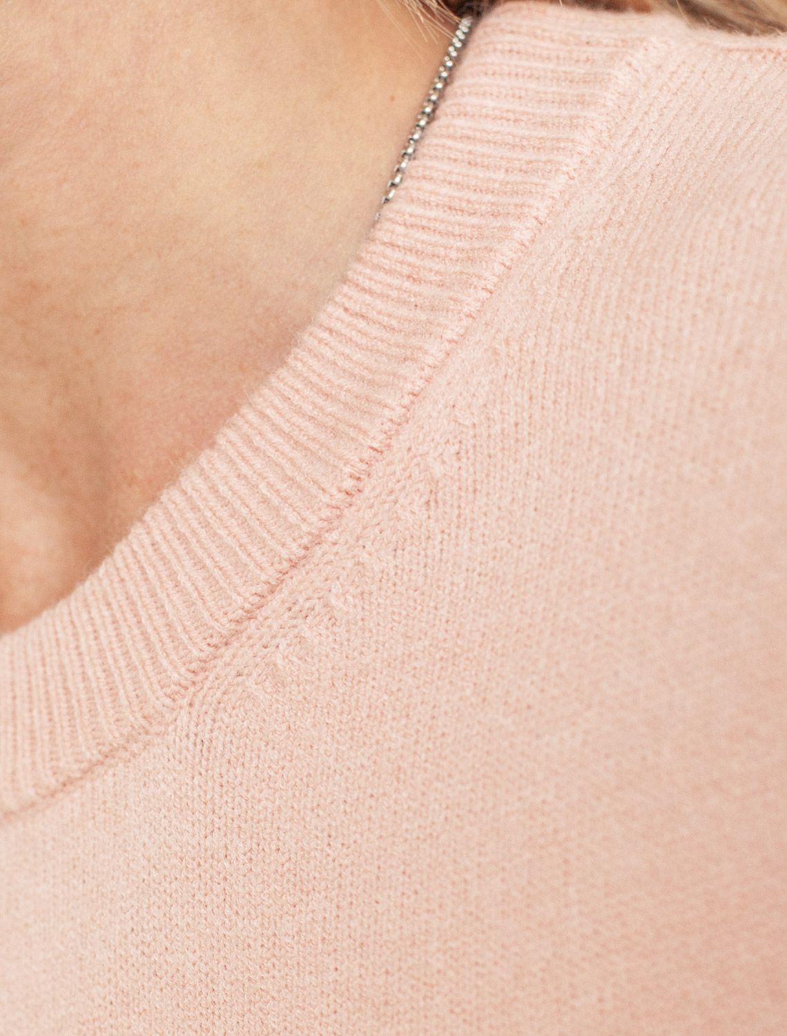 Ст.цена 1950р Джемпер из пряжи с кашемиром D39.358 пудровый