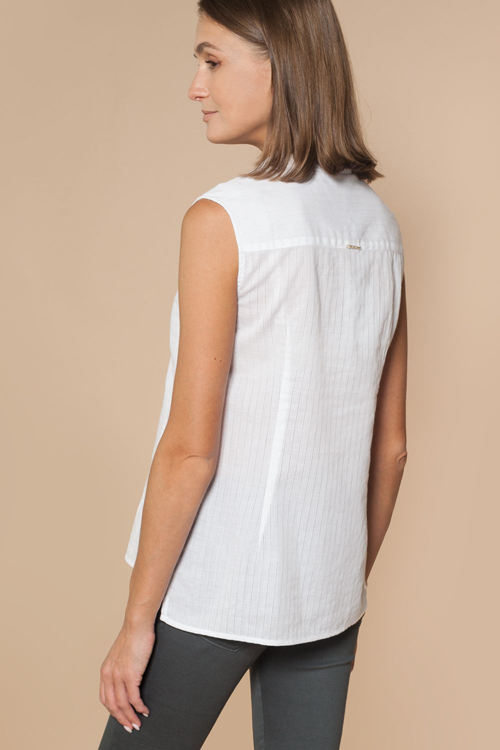 Ст.цена 1490р Базовая блузка из легкого хлопка с плетеной полосой D29.653 белый