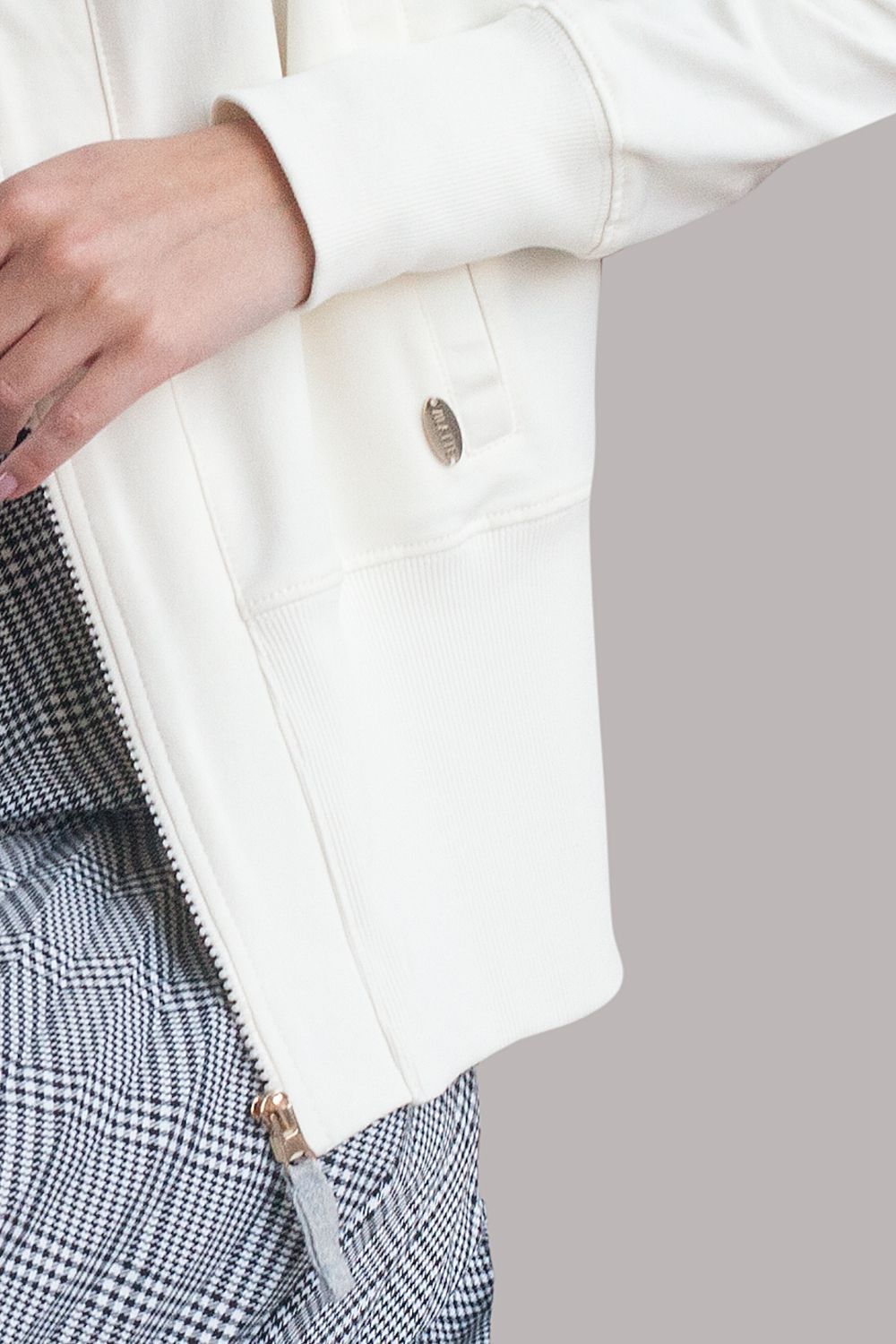 Ст.цена 1690р Худи на молнии с золотистой фурнитурой D49.712 молочный