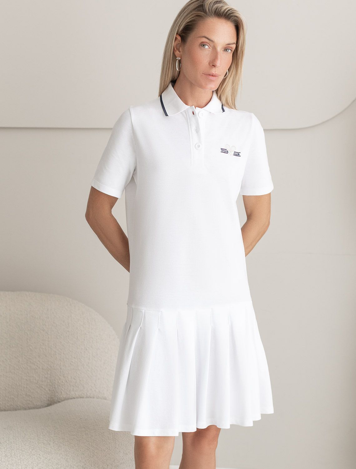 Платье-поло из фактурного трикотажа D42.099 белый