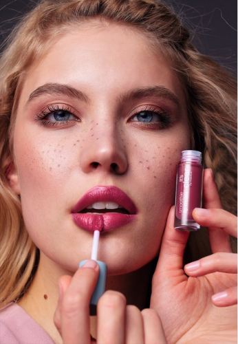 147 р. 500 p. Жидкая кремовая губная помада Smoothie Lip Cream, тон шоколадный мусс