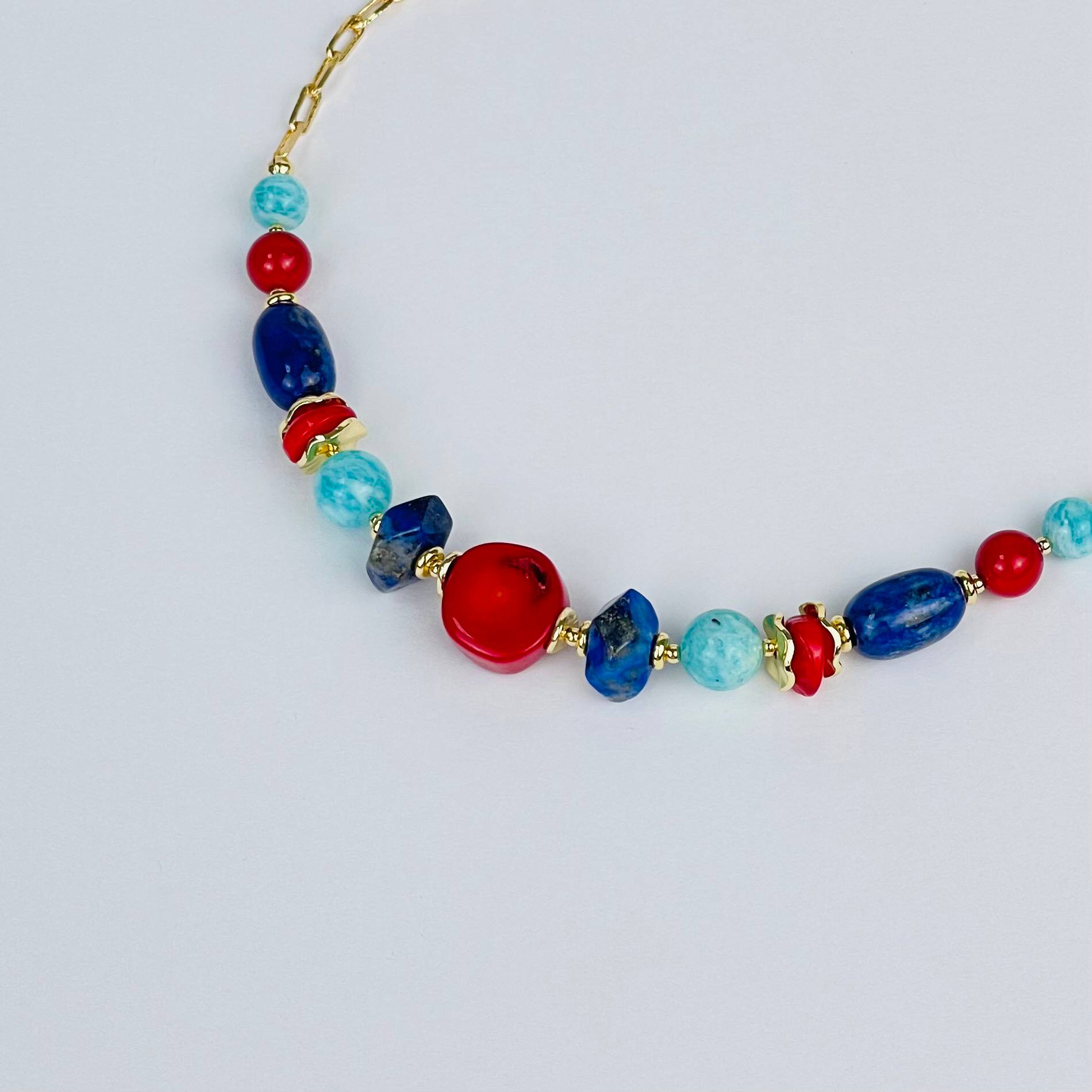Радуга Самоцветов Колье из Коралла, Лазурита и Амазонита