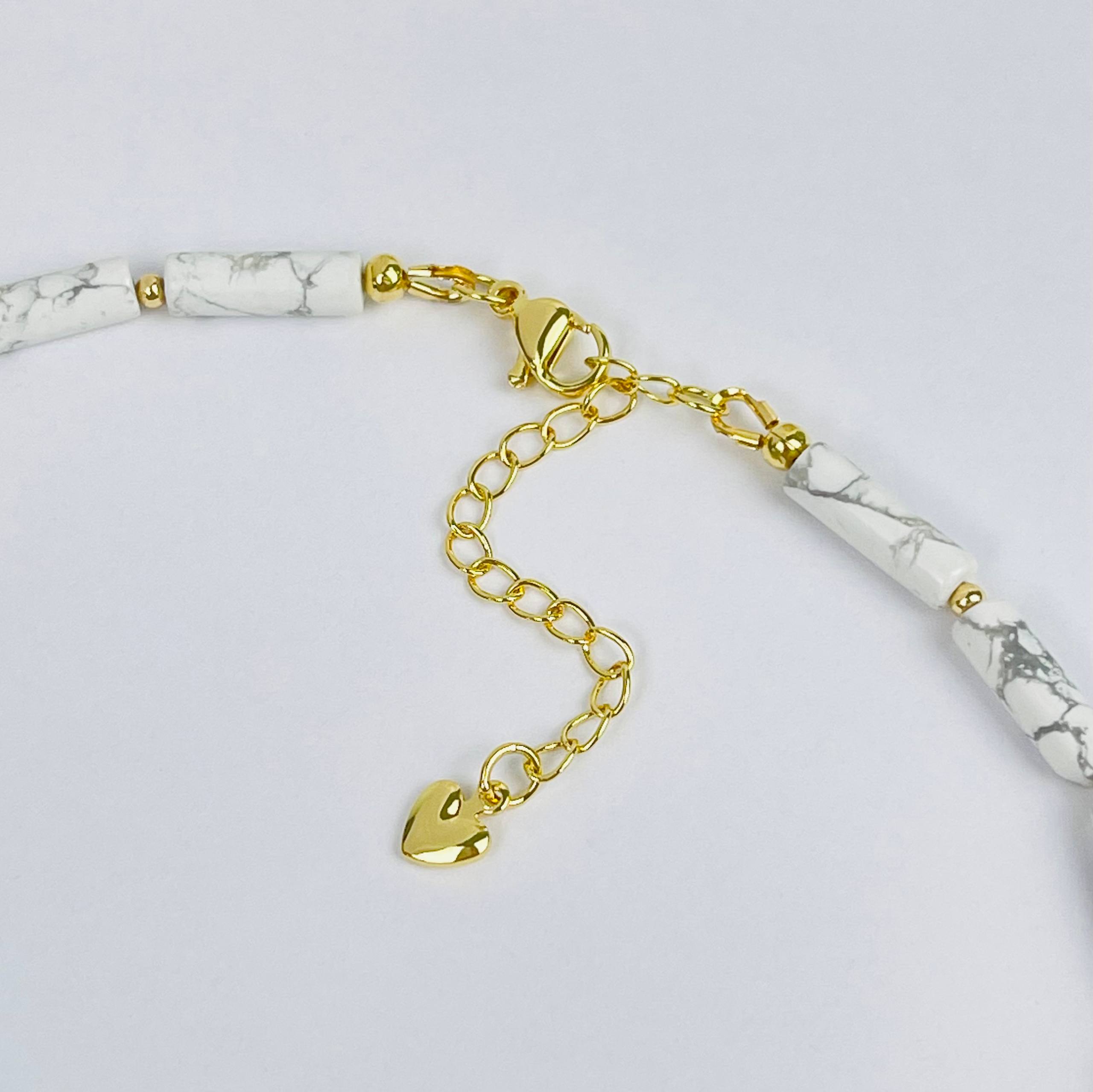 Радуга Самоцветов Колье из Говлита и Жемчуга