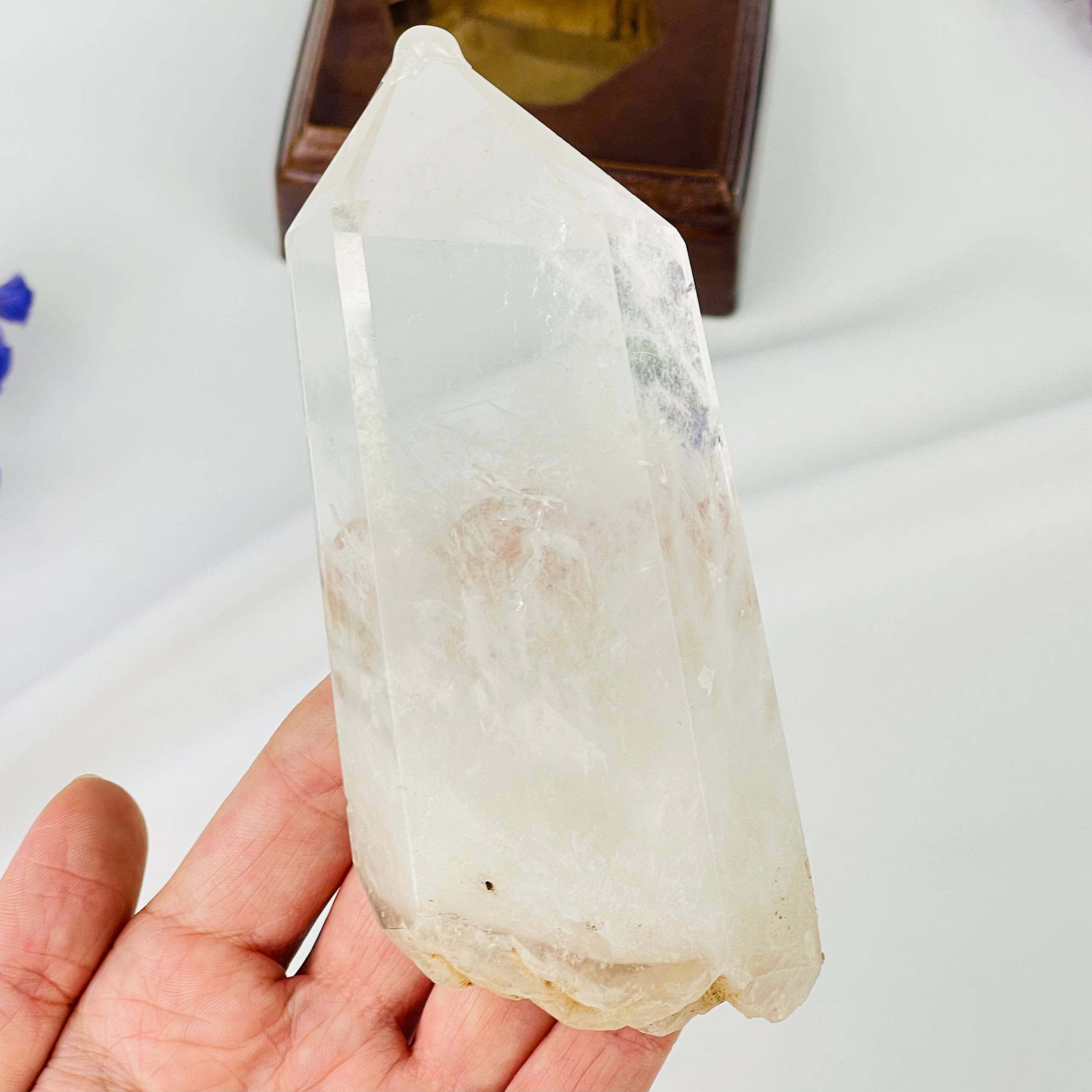 Радуга Самоцветов Кристалл из Горного Хрусталя на подставке