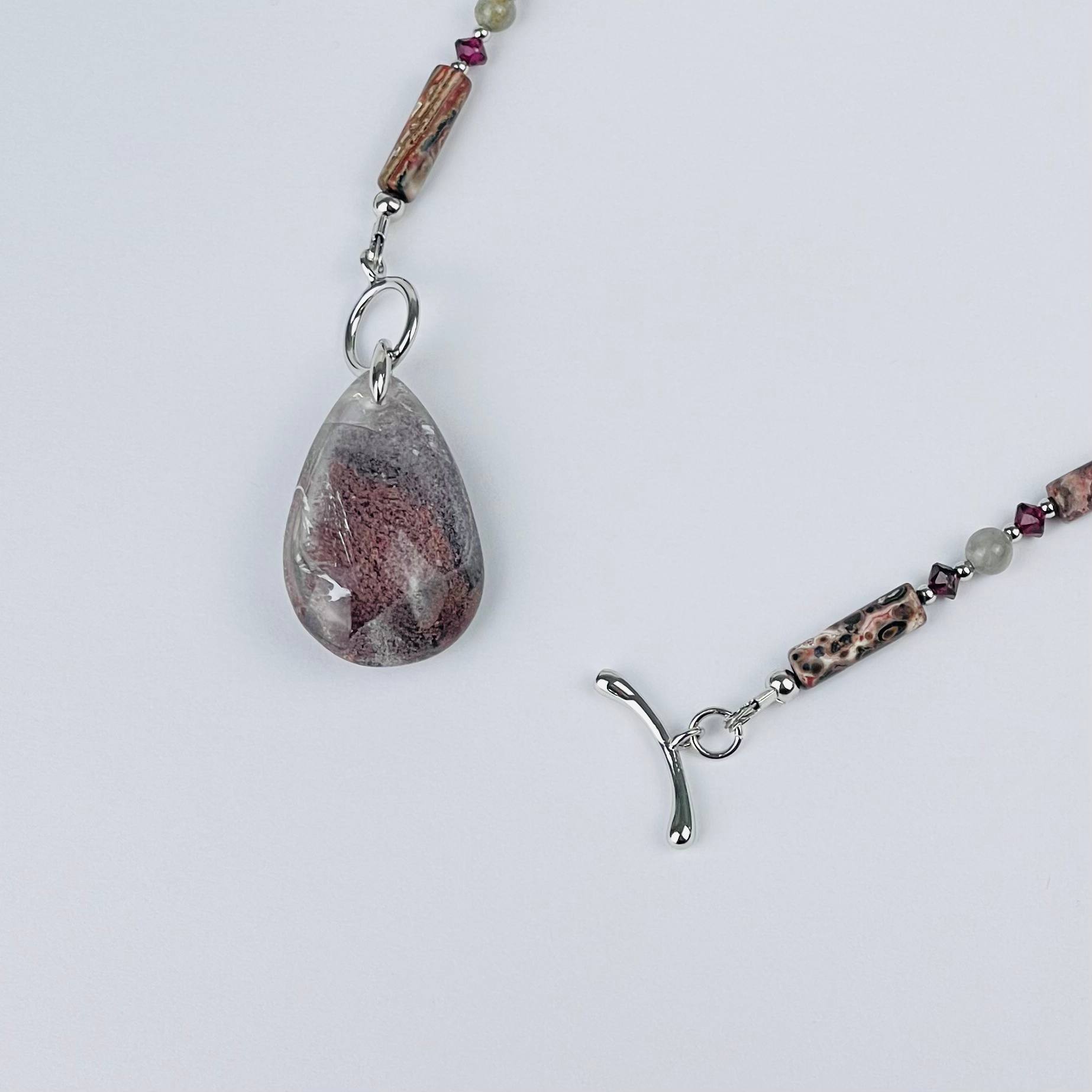 Радуга Самоцветов Колье из леопардовой Яшмы, Лабрадора, Граната и Лодолита