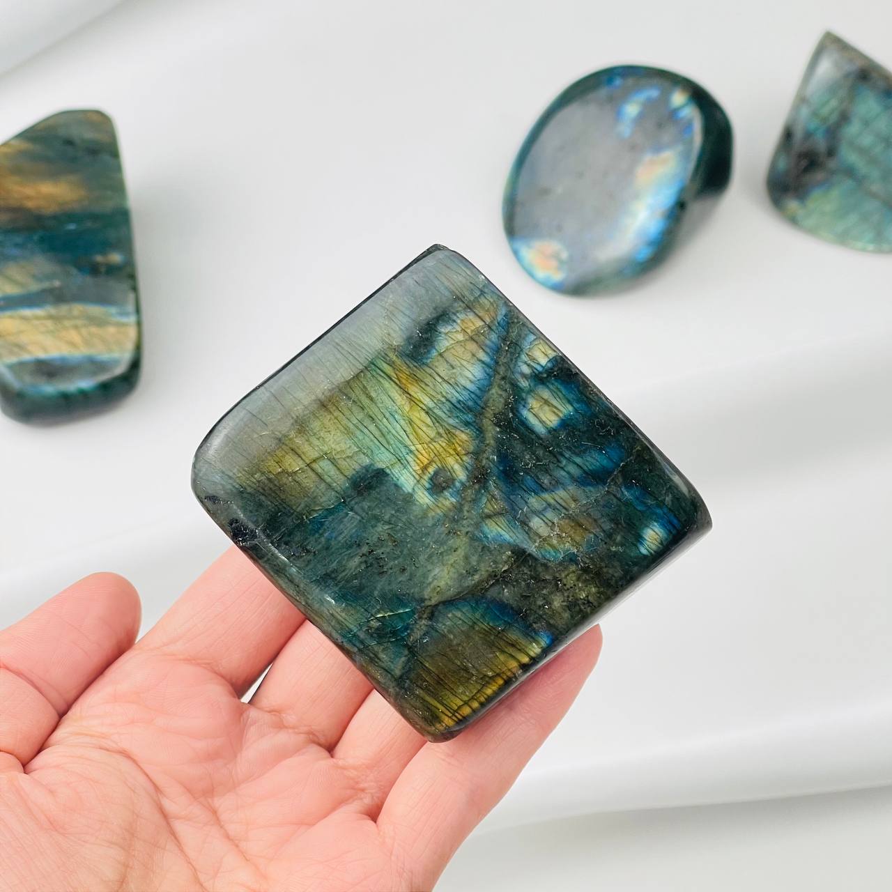 Радуга Самоцветов Срез (экран) из камня Лабрадор полированный в ассортименте