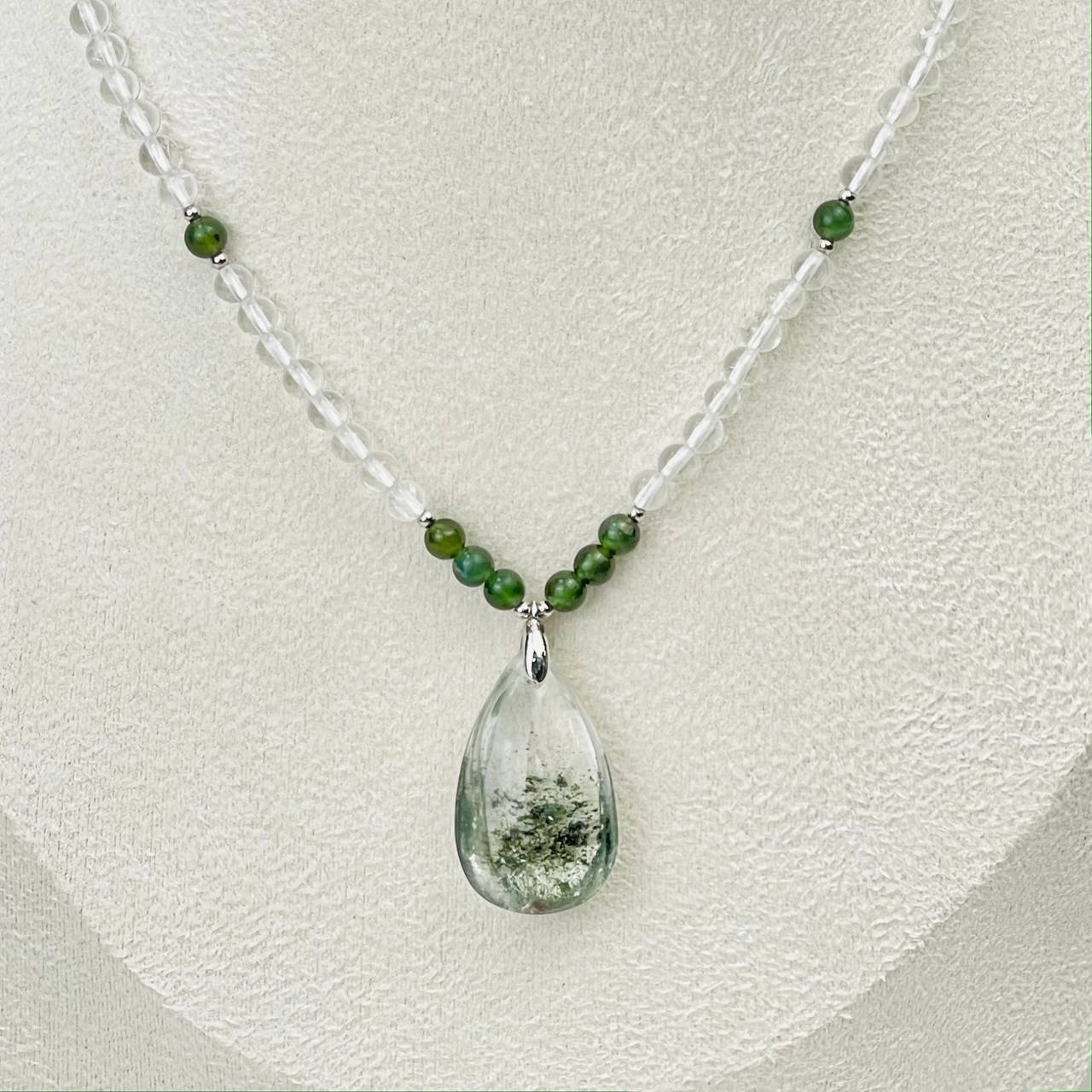 Радуга Самоцветов Колье из Горного Хрусталя и Апатита с кулоном из Лодолита