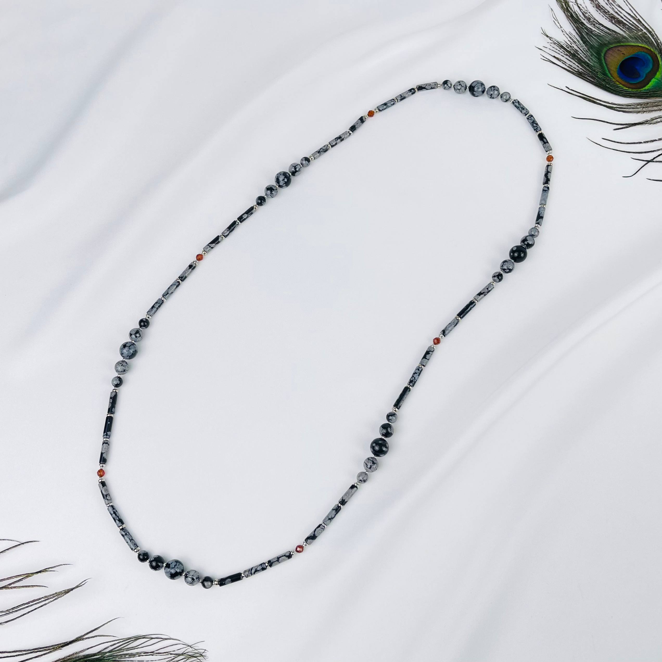Радуга Самоцветов Колье из снежного Обсидиана и Граната (Спессартин)