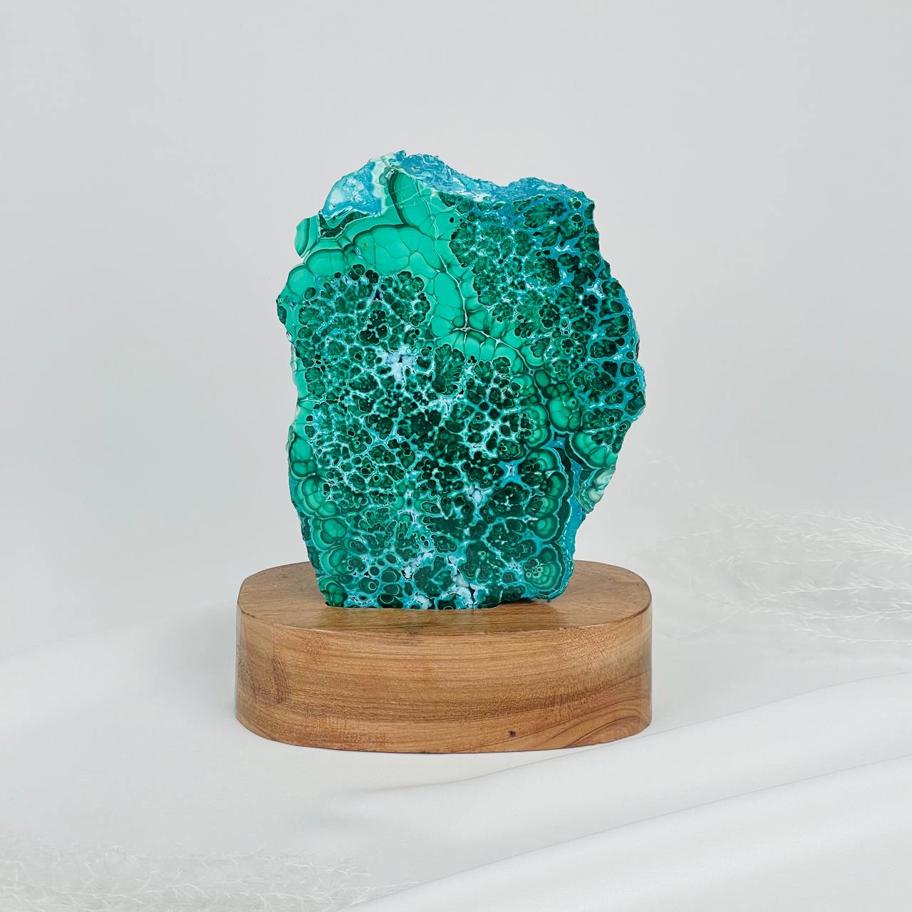 Радуга Самоцветов Срез Хризоколлы в Малахите на подставке