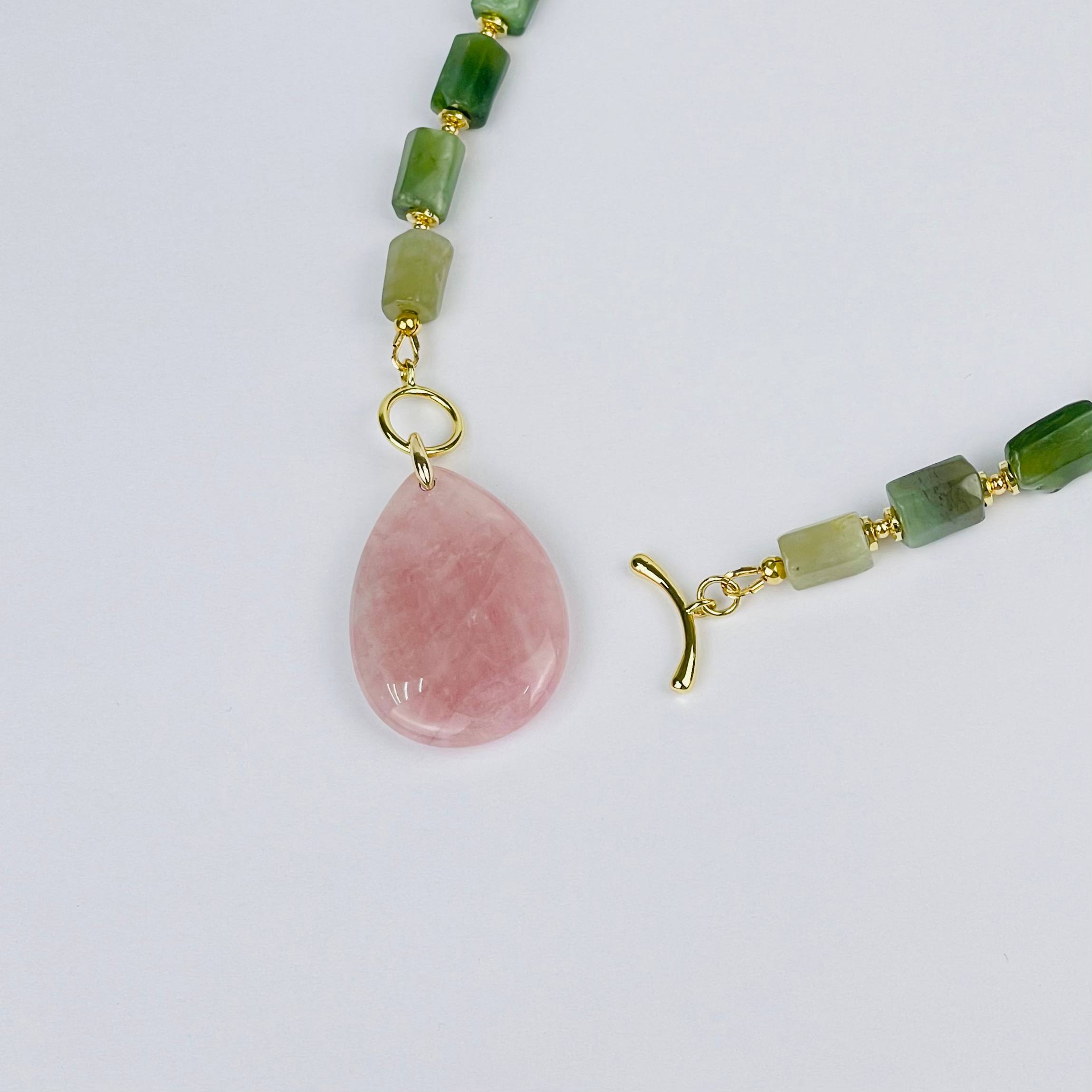 Радуга Самоцветов Колье из Нефрита и Розового кварца (градиент)