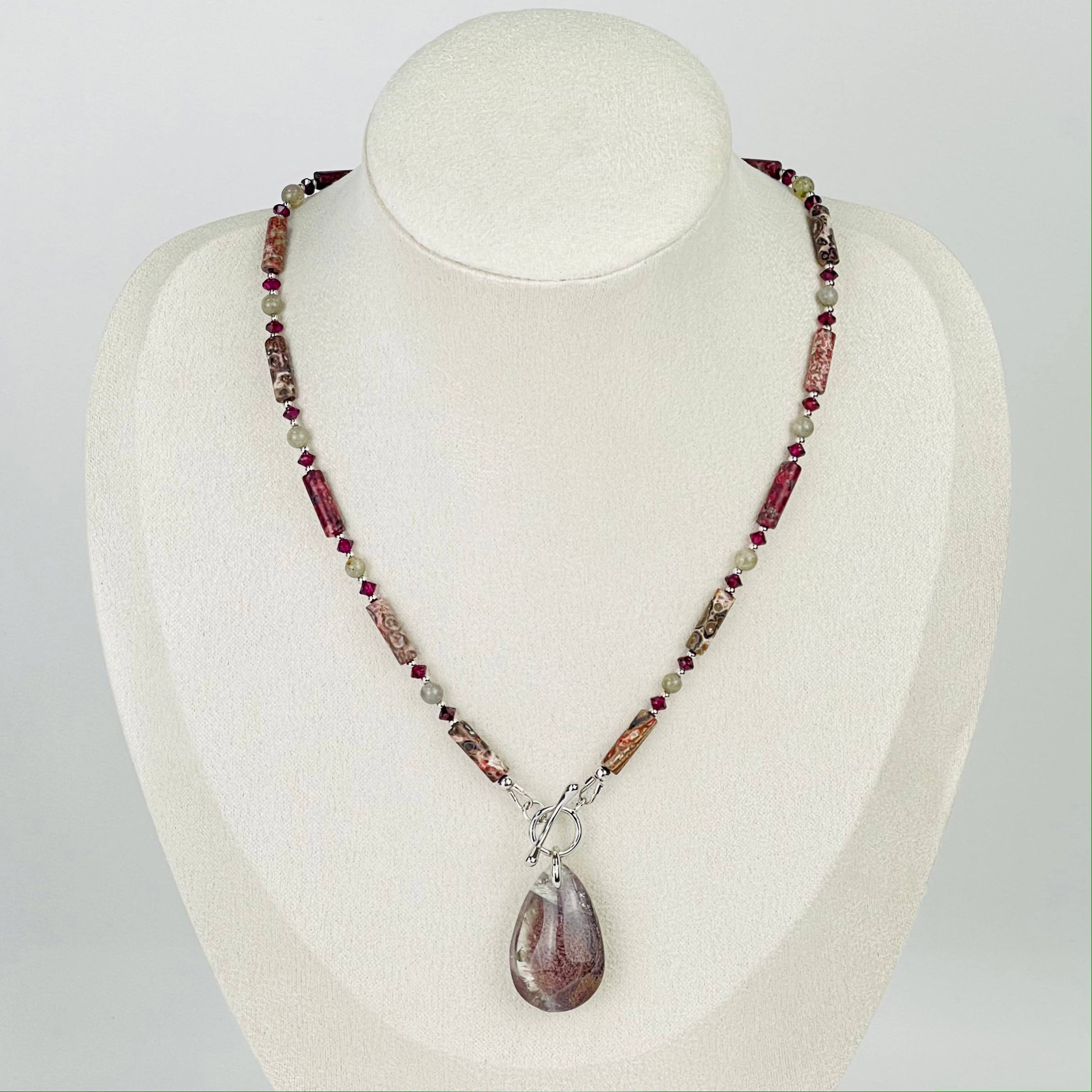 Радуга Самоцветов Колье из леопардовой Яшмы, Лабрадора, Граната и Лодолита