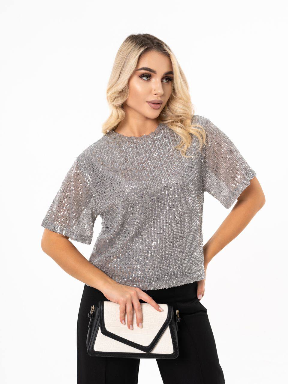 Футболка с пайетками