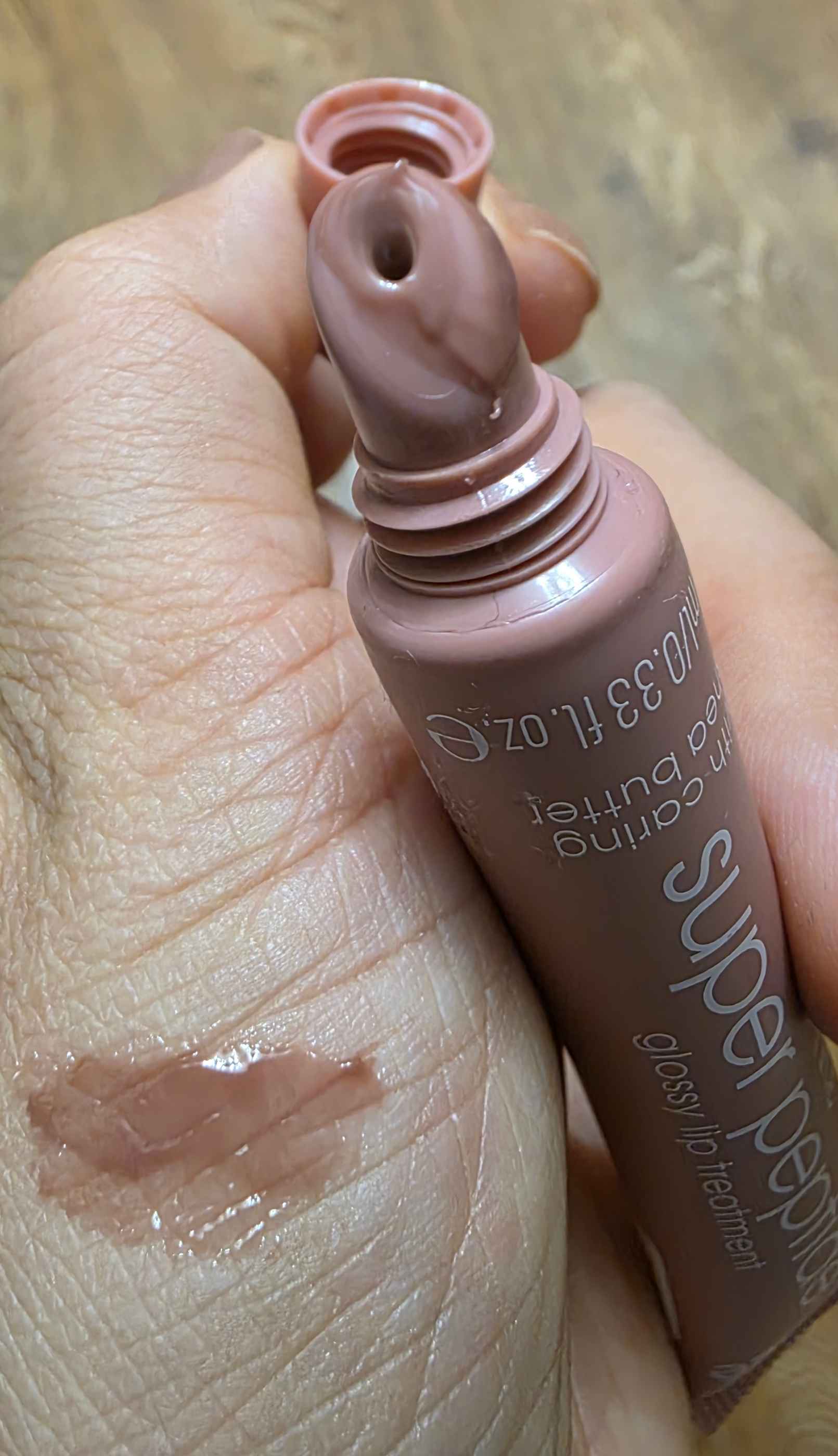 Essence/Бальзам д/губ ухажив. the super peptide glossy 03/951864