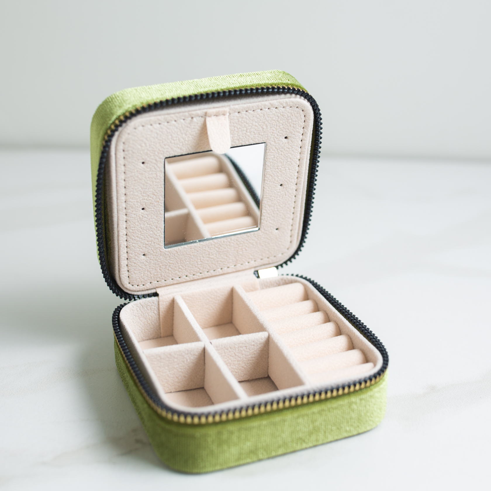 Шкатулка для хранения украшений травянистая