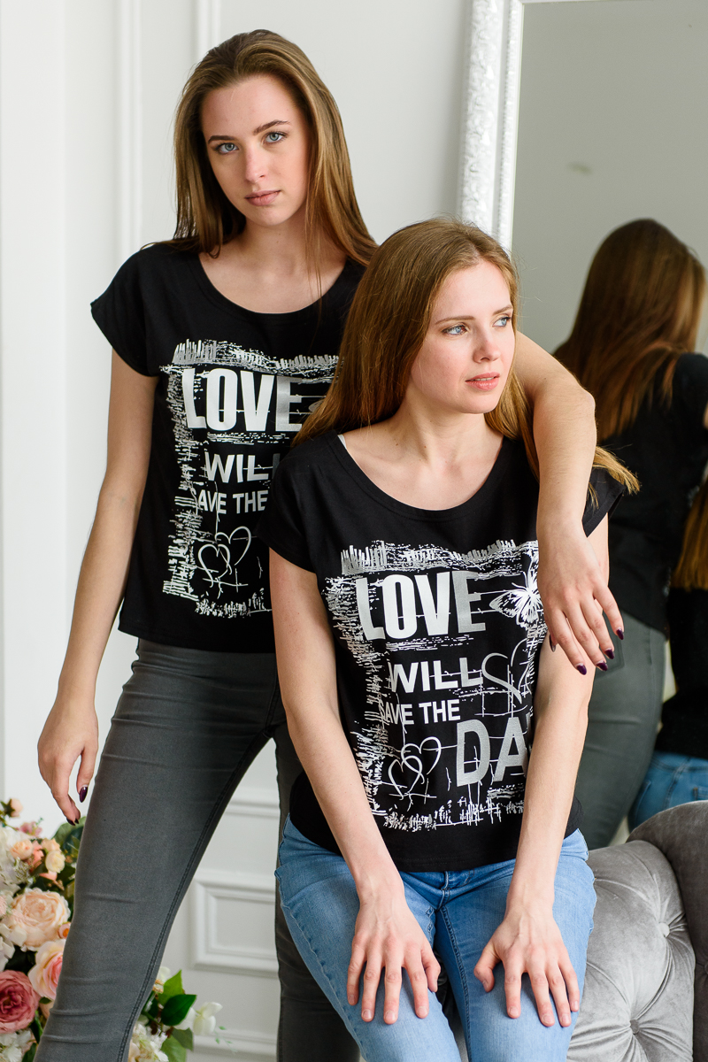 Футболка женская со спущенным плечом из кулирки Лира черный с принтом Love