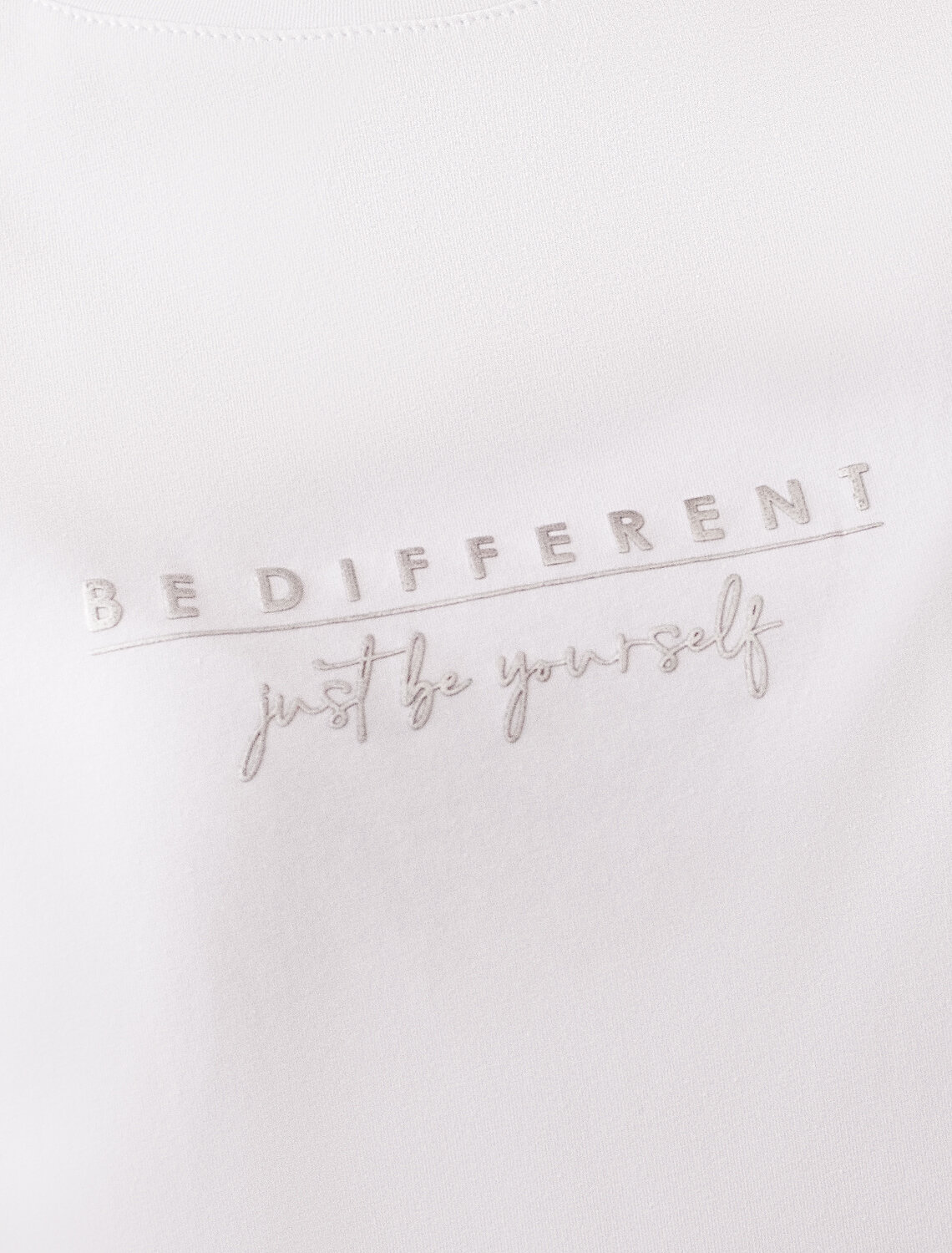 ст. цена1490руб.! VILATTE Футболка D49.082белый_be different