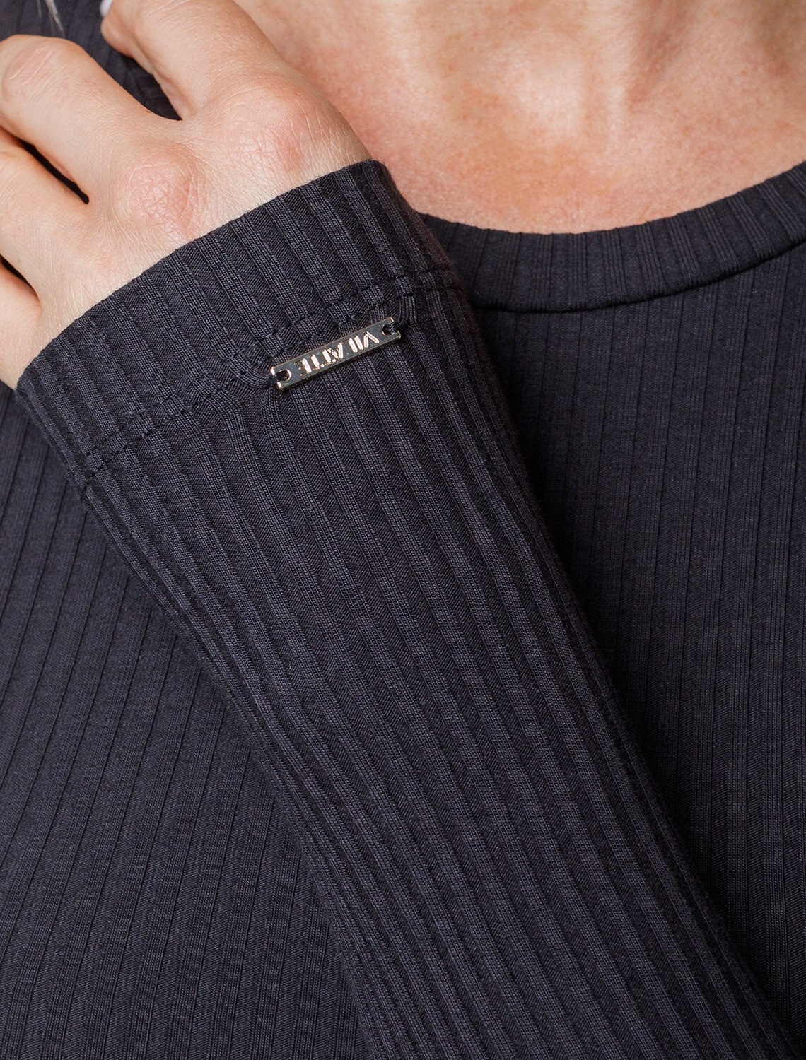 ст. цена1790руб.! VILATTE Джемпер D49.106черный