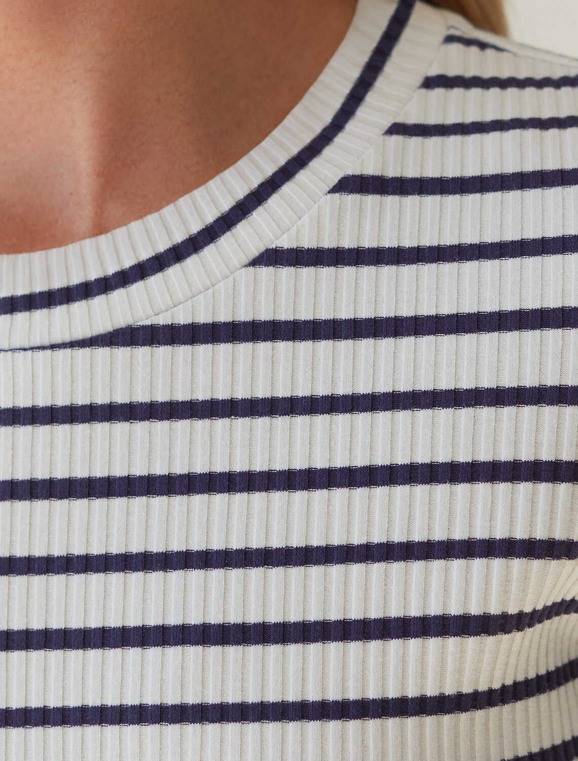 ст. цена2390руб.! VILATTE Платье D42.096кокосовый-т.синий