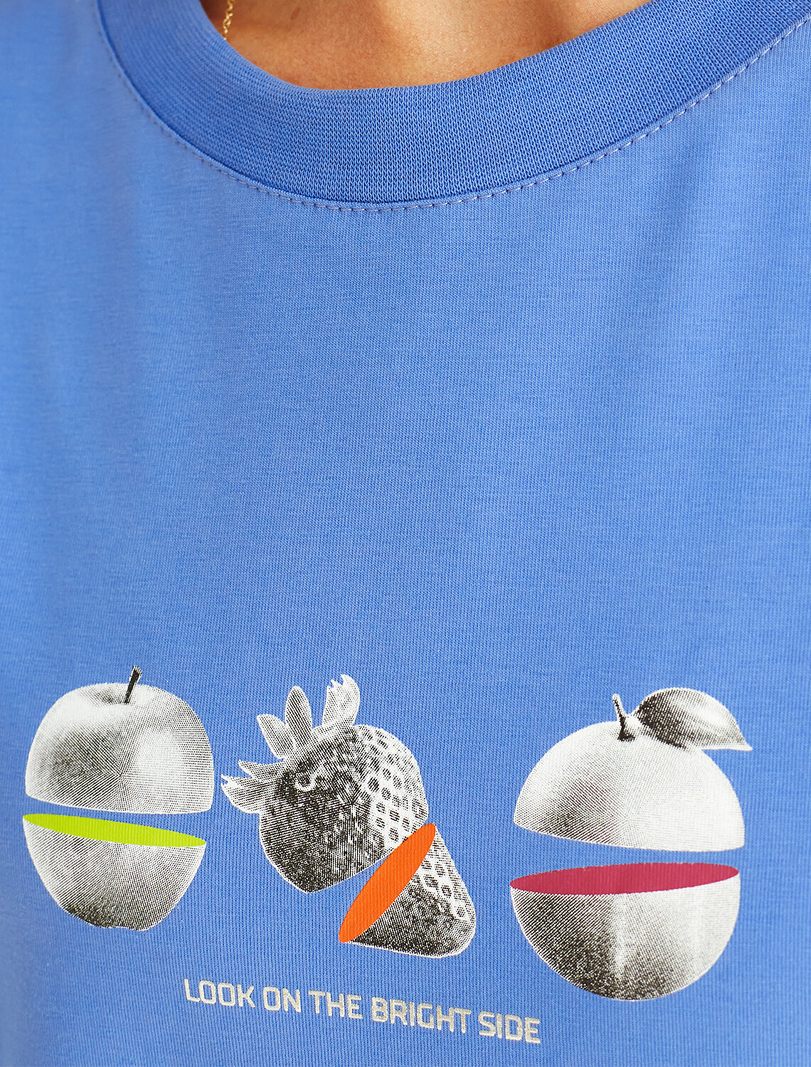 ст. цена1390руб.! VILATTE Футболка D49.098васильковый_фрукты