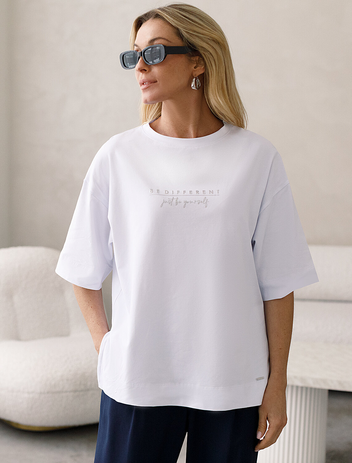 ст. цена1490руб.! VILATTE Футболка D49.082белый_be different