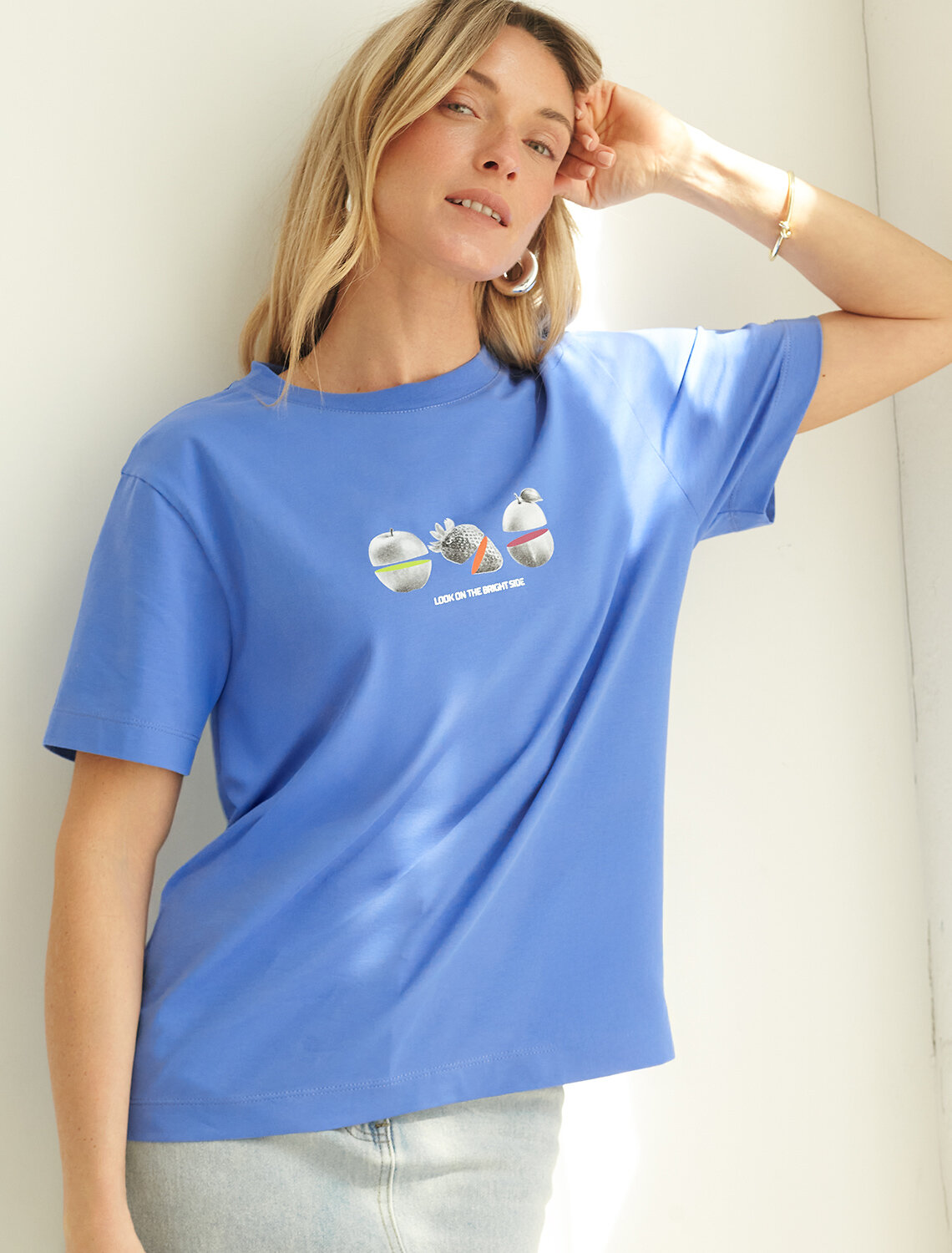 ст. цена1390руб.! VILATTE Футболка D49.098васильковый_фрукты